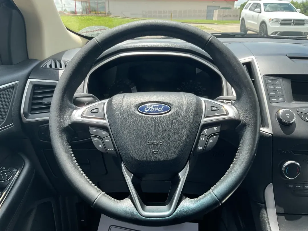 2016 Ford Edge SEL (2FMPK3J91GB) with an 3.5L V-6 DOHC engine, located at 4508 South Dixie Dr, Moraine, OH, 45439, (937) 908-9800, 39.689976, -84.218452 - 2016 Ford Edge SEL - Photo#16