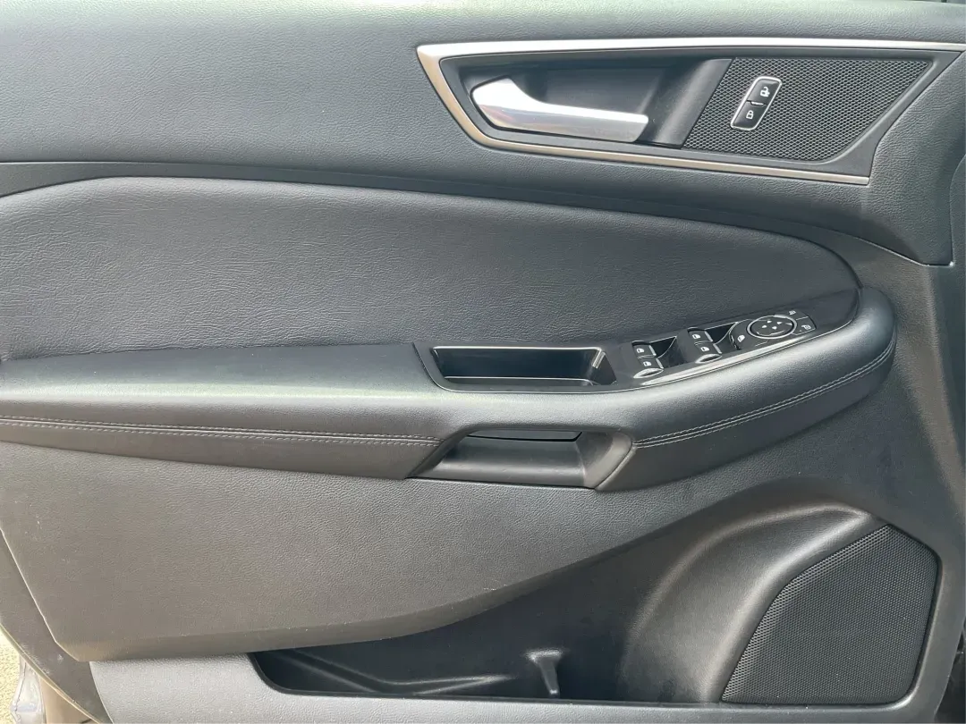 2016 Ford Edge SEL (2FMPK3J91GB) with an 3.5L V-6 DOHC engine, located at 4508 South Dixie Dr, Moraine, OH, 45439, (937) 908-9800, 39.689976, -84.218452 - 2016 Ford Edge SEL - Photo#19