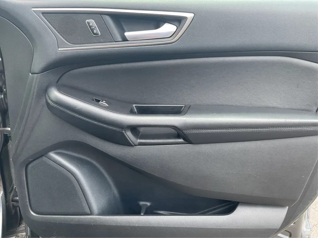 2016 Ford Edge SEL (2FMPK3J91GB) with an 3.5L V-6 DOHC engine, located at 4508 South Dixie Dr, Moraine, OH, 45439, (937) 908-9800, 39.689976, -84.218452 - 2016 Ford Edge SEL - Photo#20