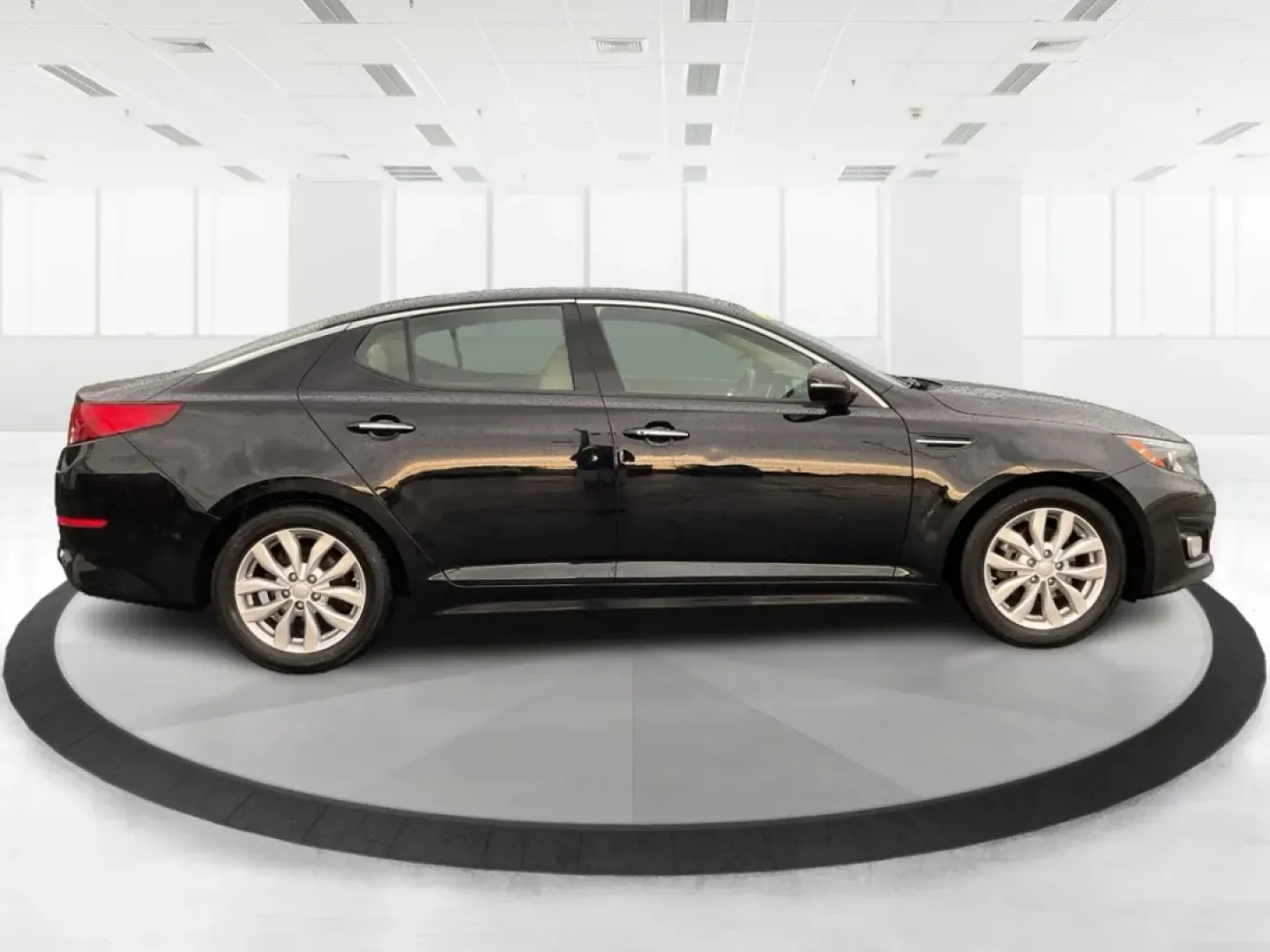 2015 Kia Optima EX (5XXGN4A76FG) with an Theta II 2.4L I-4 gasoline direct injection engine, located at 401 Woodman Dr, Riverside, OH, 45431, (937) 908-9800, 39.760899, -84.123421 - **Elevate Your Daily Commute with the 2015 Kia Optima EX** <br /> <br /> Imagine transforming your daily drive into an experience of comfort and style. Whether you're navigating the bustling streets of Fairborn or embarking on a weekend getaway, the 2015 Kia Optima EX is designed to enhance your li - Photo#1