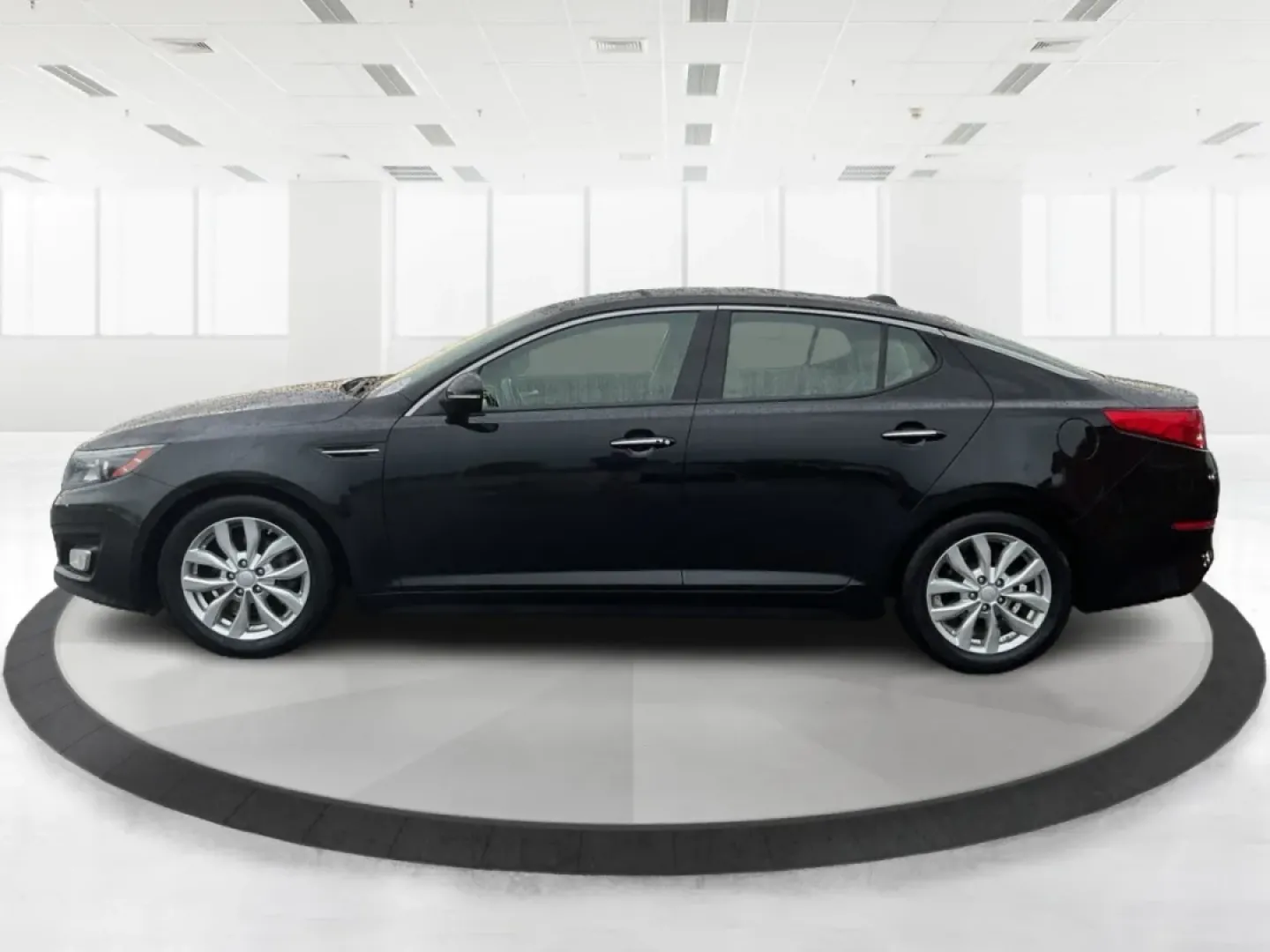 2015 Kia Optima EX (5XXGN4A76FG) with an Theta II 2.4L I-4 gasoline direct injection engine, located at 401 Woodman Dr, Riverside, OH, 45431, (937) 908-9800, 39.760899, -84.123421 - **Elevate Your Daily Commute with the 2015 Kia Optima EX** <br /> <br /> Imagine transforming your daily drive into an experience of comfort and style. Whether you're navigating the bustling streets of Fairborn or embarking on a weekend getaway, the 2015 Kia Optima EX is designed to enhance your li - Photo#5