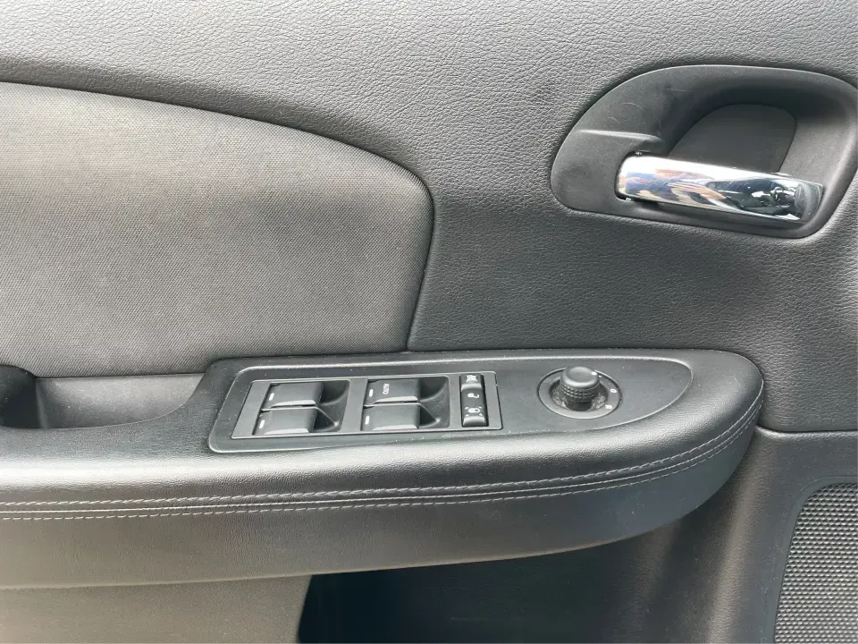 2011 Chrysler 200 Touring (1C3BC1FG5BN) with an 3.6L V6 DOHC 24V engine, 6-Speed Automatic transmission, located at 1099 N County Rd 25A , Troy, OH, 45373, (937) 908-9800, 40.057079, -84.212883 - **Discover Your Perfect Sedan for Everyday Adventures at Advantage Car and Credit in Fairborn, OH**<br /> <br /> Are you on the hunt for a reliable sedan that fits effortlessly into your everyday life? Look no further! At Advantage Car and Credit, located at 1184 Kauffman Ave, Fairborn, OH 45324, we - Photo#18