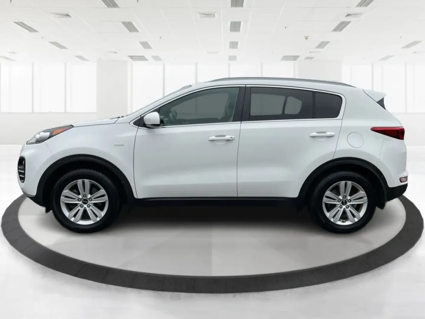 2018 Kia Sportage LX (KNDPMCACXJ7) with an Theta II 2.4L I-4 gasoline direct injection engine, located at 1230 East Main St, Xenia, OH, 45385, (937) 908-9800, 39.688026, -83.910172 - **Discover Your Next Adventure with the 2018 Kia Sportage LX at Advantage Car and Credit!**<br /> <br /> Are you searching for the perfect vehicle that can seamlessly transition from daily commutes to weekend getaways? Look no further than this stunning 2018 Kia Sportage LX, available now at Advanta - Photo#4