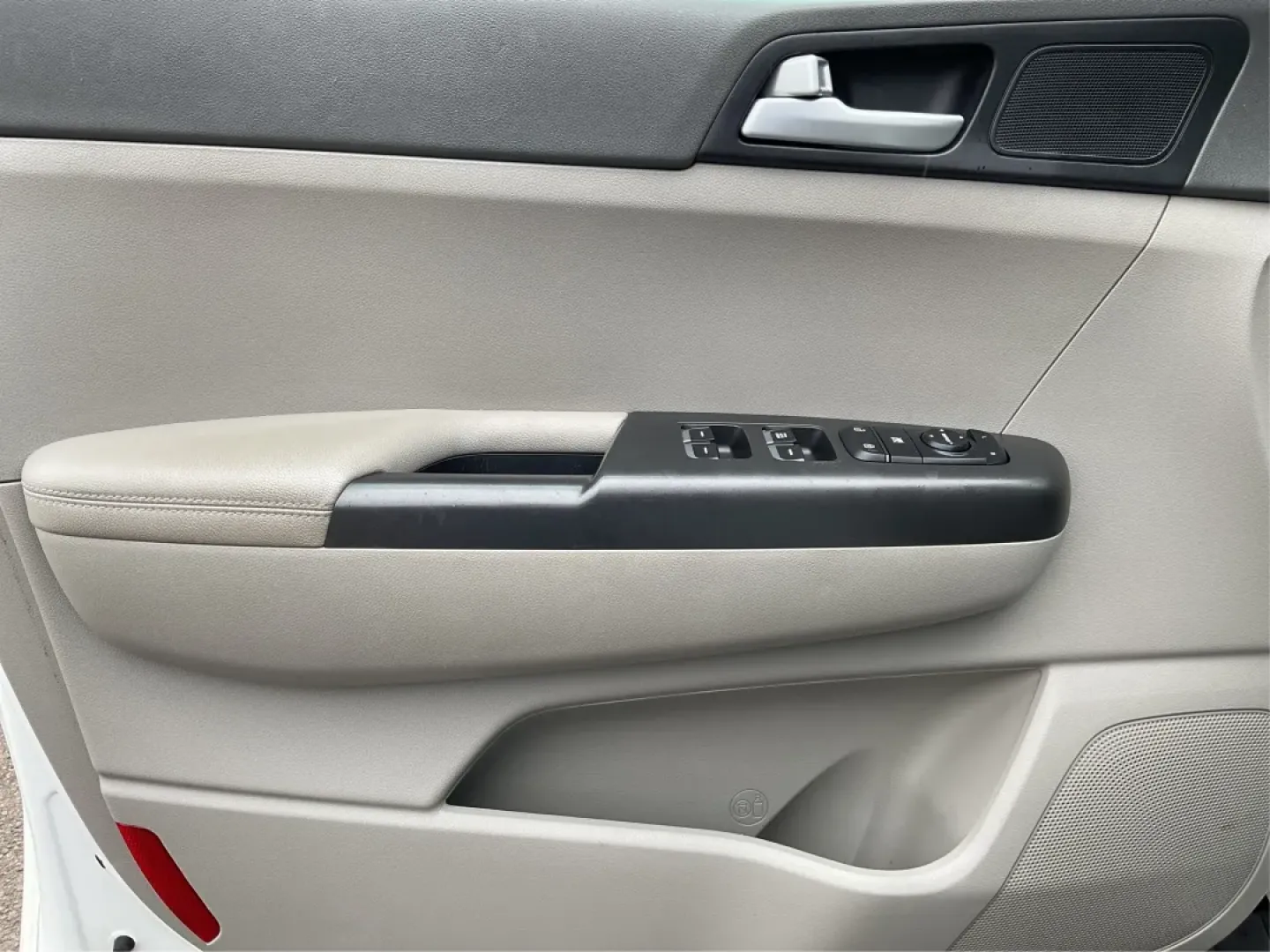 2018 Kia Sportage LX (KNDPMCACXJ7) with an Theta II 2.4L I-4 gasoline direct injection engine, located at 1230 East Main St, Xenia, OH, 45385, (937) 908-9800, 39.688026, -83.910172 - **Discover Your Next Adventure with the 2018 Kia Sportage LX at Advantage Car and Credit!**<br /> <br /> Are you searching for the perfect vehicle that can seamlessly transition from daily commutes to weekend getaways? Look no further than this stunning 2018 Kia Sportage LX, available now at Advanta - Photo#17