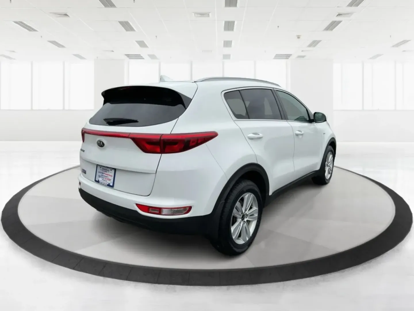 2018 Kia Sportage LX (KNDPMCACXJ7) with an Theta II 2.4L I-4 gasoline direct injection engine, located at 1184 Kauffman Ave, Fairborn, OH, 45324, (937) 908-9800, 39.807072, -84.030914 - **Discover Your Next Adventure with the 2018 Kia Sportage LX at Advantage Car and Credit!**<br /> <br /> Are you searching for the perfect vehicle that can seamlessly transition from daily commutes to weekend getaways? Look no further than this stunning 2018 Kia Sportage LX, available now at Advanta - Photo#1
