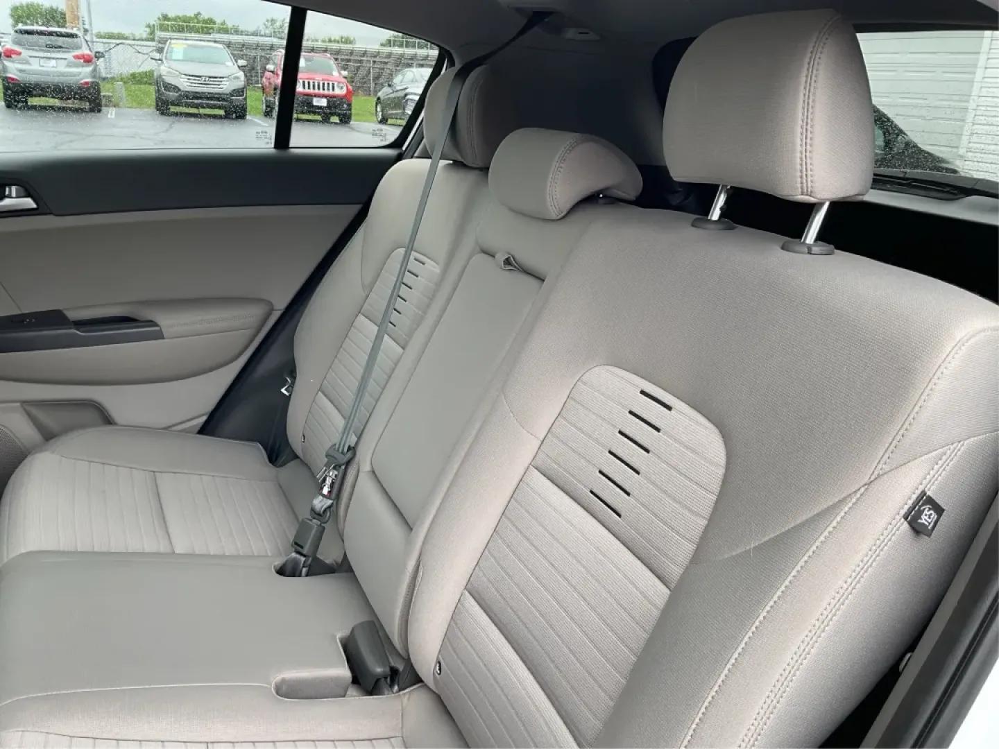 2018 Kia Sportage LX (KNDPMCACXJ7) with an Theta II 2.4L I-4 gasoline direct injection engine, located at 1184 Kauffman Ave, Fairborn, OH, 45324, (937) 908-9800, 39.807072, -84.030914 - **Discover Your Next Adventure with the 2018 Kia Sportage LX at Advantage Car and Credit!**<br /> <br /> Are you searching for the perfect vehicle that can seamlessly transition from daily commutes to weekend getaways? Look no further than this stunning 2018 Kia Sportage LX, available now at Advanta - Photo#9