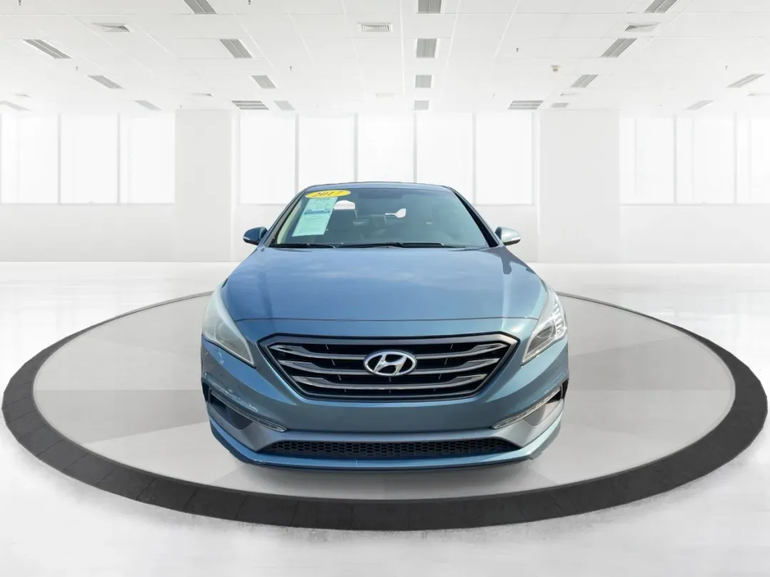 2017 Hyundai Sonata Limited (5NPE34AF4HH) with an 2.4L I-4 gasoline direct injection engine, located at 1230 East Main St, Xenia, OH, 45385, (937) 908-9800, 39.688026, -83.910172 - Are you ready to elevate your daily drive into an adventure? Meet the 2017 Hyundai Sonata Limited, a perfect companion for anyone looking to combine style, comfort, and reliability. Whether you're commuting to work, shuttling the kids to school, or heading out for a weekend getaway, this sedan offer - Photo#7
