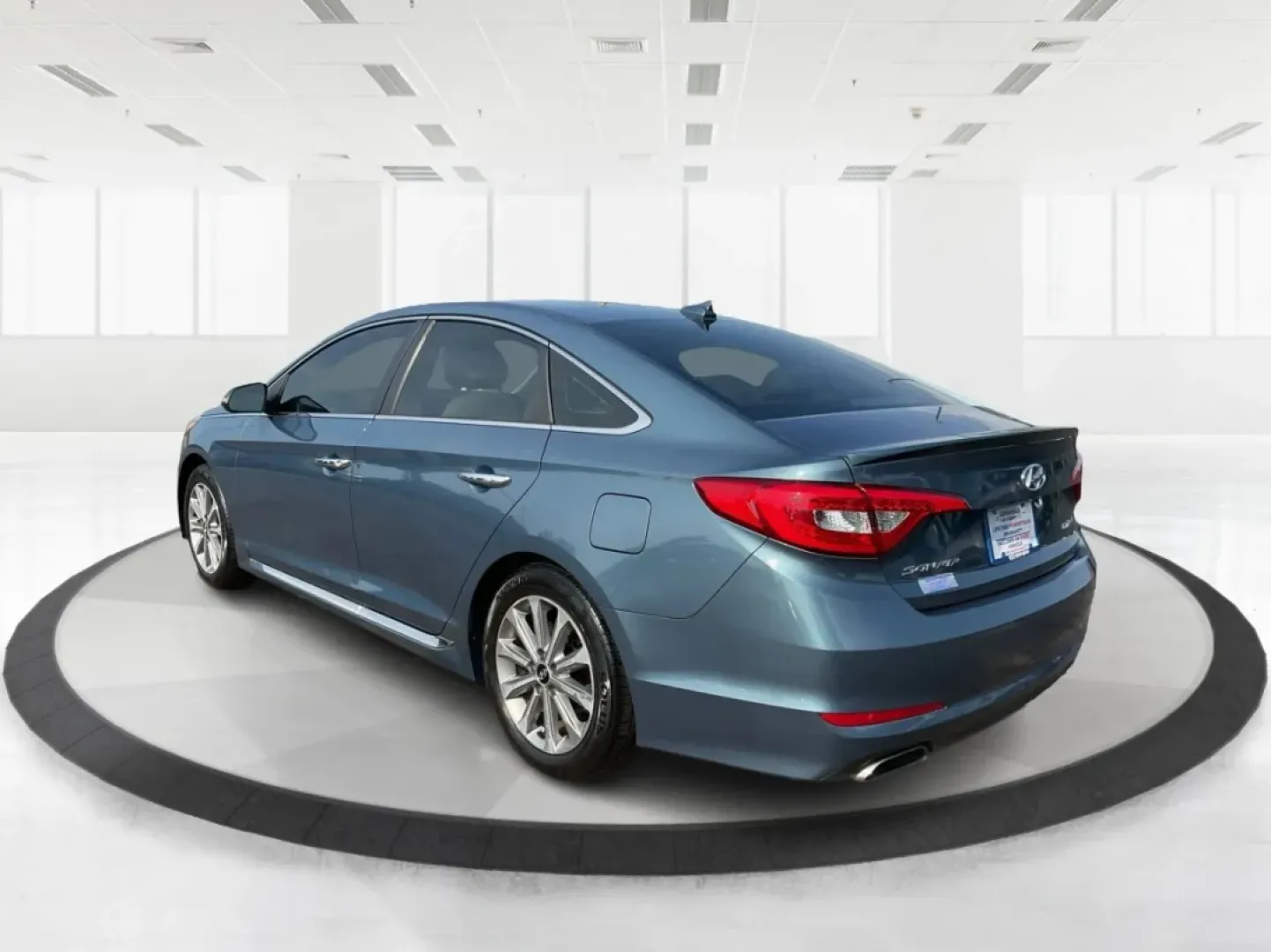 2017 Hyundai Sonata Limited (5NPE34AF4HH) with an 2.4L I-4 gasoline direct injection engine, located at 1099 N County Rd 25A , Troy, OH, 45373, (937) 908-9800, 40.057079, -84.212883 - Are you ready to elevate your daily drive into an adventure? Meet the 2017 Hyundai Sonata Limited, a perfect companion for anyone looking to combine style, comfort, and reliability. Whether you're commuting to work, shuttling the kids to school, or heading out for a weekend getaway, this sedan offer - Photo#4