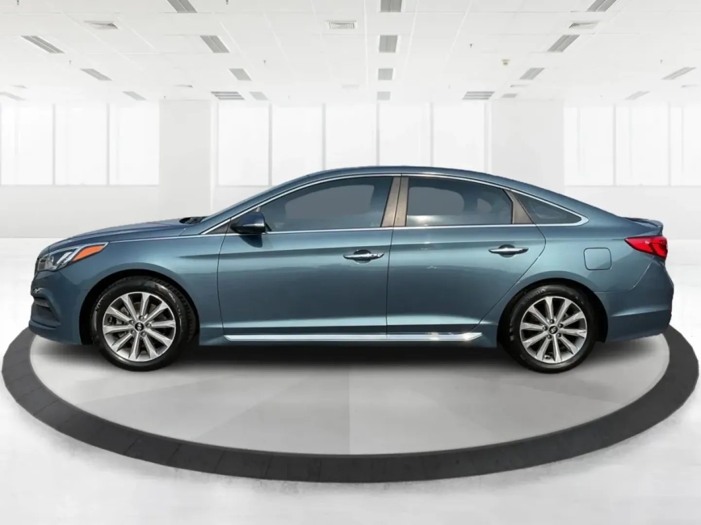 2017 Hyundai Sonata Limited (5NPE34AF4HH) with an 2.4L I-4 gasoline direct injection engine, located at 1099 N County Rd 25A , Troy, OH, 45373, (937) 908-9800, 40.057079, -84.212883 - Are you ready to elevate your daily drive into an adventure? Meet the 2017 Hyundai Sonata Limited, a perfect companion for anyone looking to combine style, comfort, and reliability. Whether you're commuting to work, shuttling the kids to school, or heading out for a weekend getaway, this sedan offer - Photo#5