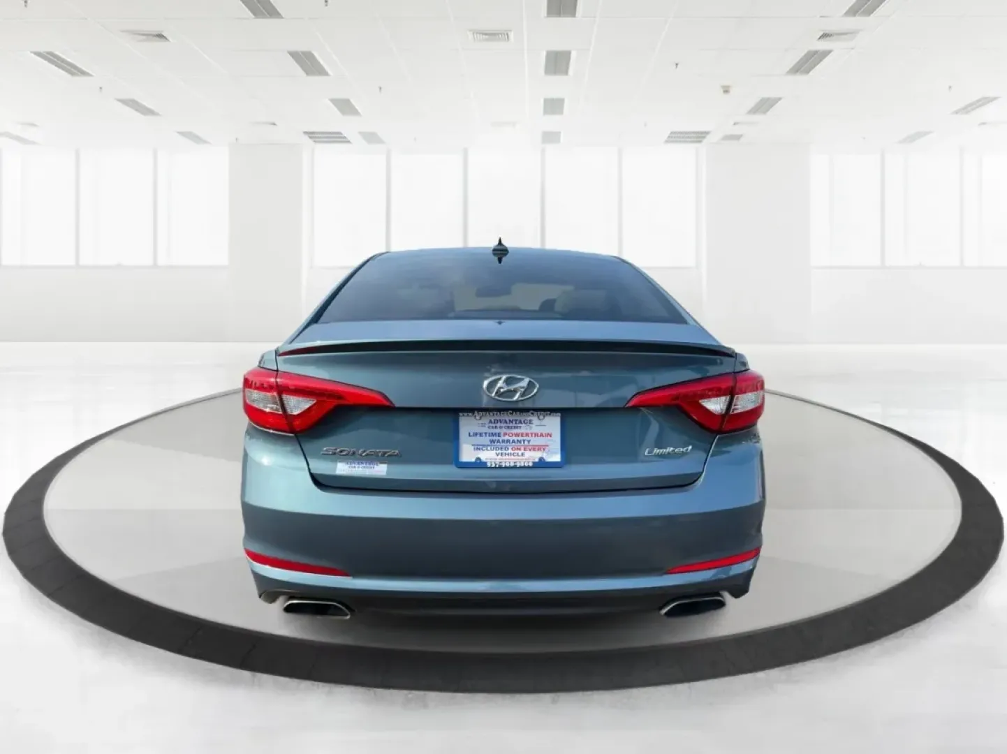 2017 Hyundai Sonata Limited (5NPE34AF4HH) with an 2.4L I-4 gasoline direct injection engine, located at 1951 S Dayton Lakeview Rd., New Carlisle, OH, 45344, (937) 908-9800, 39.890999, -84.050255 - Are you ready to elevate your daily drive into an adventure? Meet the 2017 Hyundai Sonata Limited, a perfect companion for anyone looking to combine style, comfort, and reliability. Whether you're commuting to work, shuttling the kids to school, or heading out for a weekend getaway, this sedan offer - Photo#3