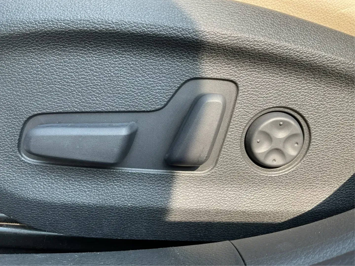 2017 Hyundai Sonata Limited (5NPE34AF4HH) with an 2.4L I-4 gasoline direct injection engine, located at 1951 S Dayton Lakeview Rd., New Carlisle, OH, 45344, (937) 908-9800, 39.890999, -84.050255 - Are you ready to elevate your daily drive into an adventure? Meet the 2017 Hyundai Sonata Limited, a perfect companion for anyone looking to combine style, comfort, and reliability. Whether you're commuting to work, shuttling the kids to school, or heading out for a weekend getaway, this sedan offer - Photo#17