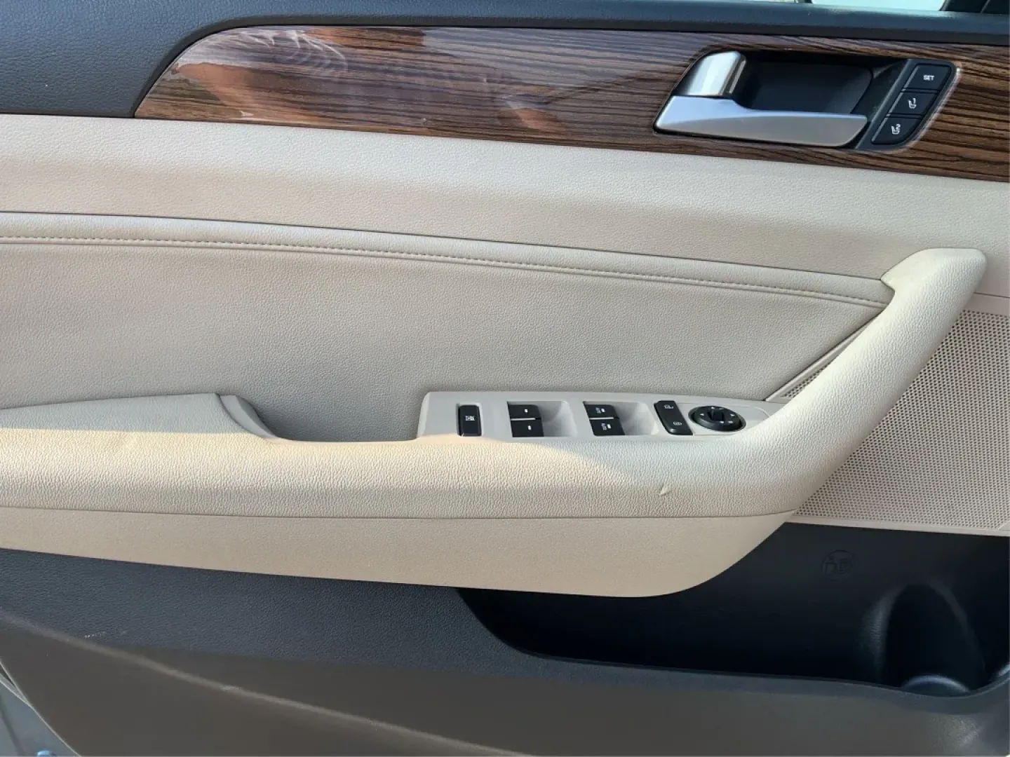 2017 Hyundai Sonata Limited (5NPE34AF4HH) with an 2.4L I-4 gasoline direct injection engine, located at 1951 S Dayton Lakeview Rd., New Carlisle, OH, 45344, (937) 908-9800, 39.890999, -84.050255 - Are you ready to elevate your daily drive into an adventure? Meet the 2017 Hyundai Sonata Limited, a perfect companion for anyone looking to combine style, comfort, and reliability. Whether you're commuting to work, shuttling the kids to school, or heading out for a weekend getaway, this sedan offer - Photo#18