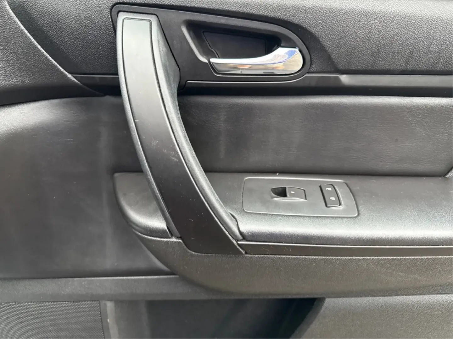 2015 Chevrolet Traverse 1LT (1GNKVGKD4FJ) with an 3.6L V-6 gasoline direct injection engine, located at 1099 N County Rd 25A , Troy, OH, 45373, (937) 908-9800, 40.057079, -84.212883 - **Unleash Adventure with the 2015 Chevrolet Traverse at Advantage Car and Credit - Troy!**<br /> <br /> Are you ready to elevate your family adventures or tackle your daily commute with confidence and style? The 2015 Chevrolet Traverse, with its robust features and spacious design, is perfect for gr - Photo#20