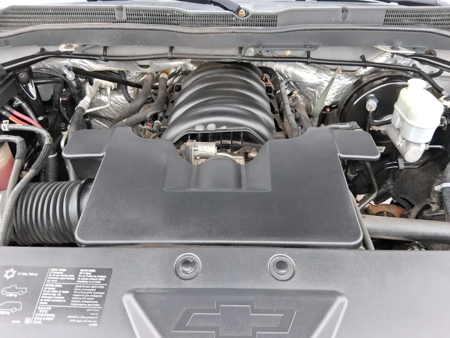 2015 Silver Chevrolet Silverado 1500 LT Double Cab 4WD (1GCVKREC6FZ) with an 5.3L V8 OHV 16V engine, 6-Speed Automatic transmission, located at 1951 S Dayton Lakeview Rd., New Carlisle, OH, 45344, (937) 908-9800, 39.890999, -84.050255 - Picture your next weekend: you've got a project list to tackle, a trailer to hook up, and a quick escape planned after work-maybe a run out toward Springfield or a backroad cruise near the Mad River. If you need a truck that fits real life in Clark County, this **2015 Chevrolet Silverado 1500 LT Dou - Photo#11