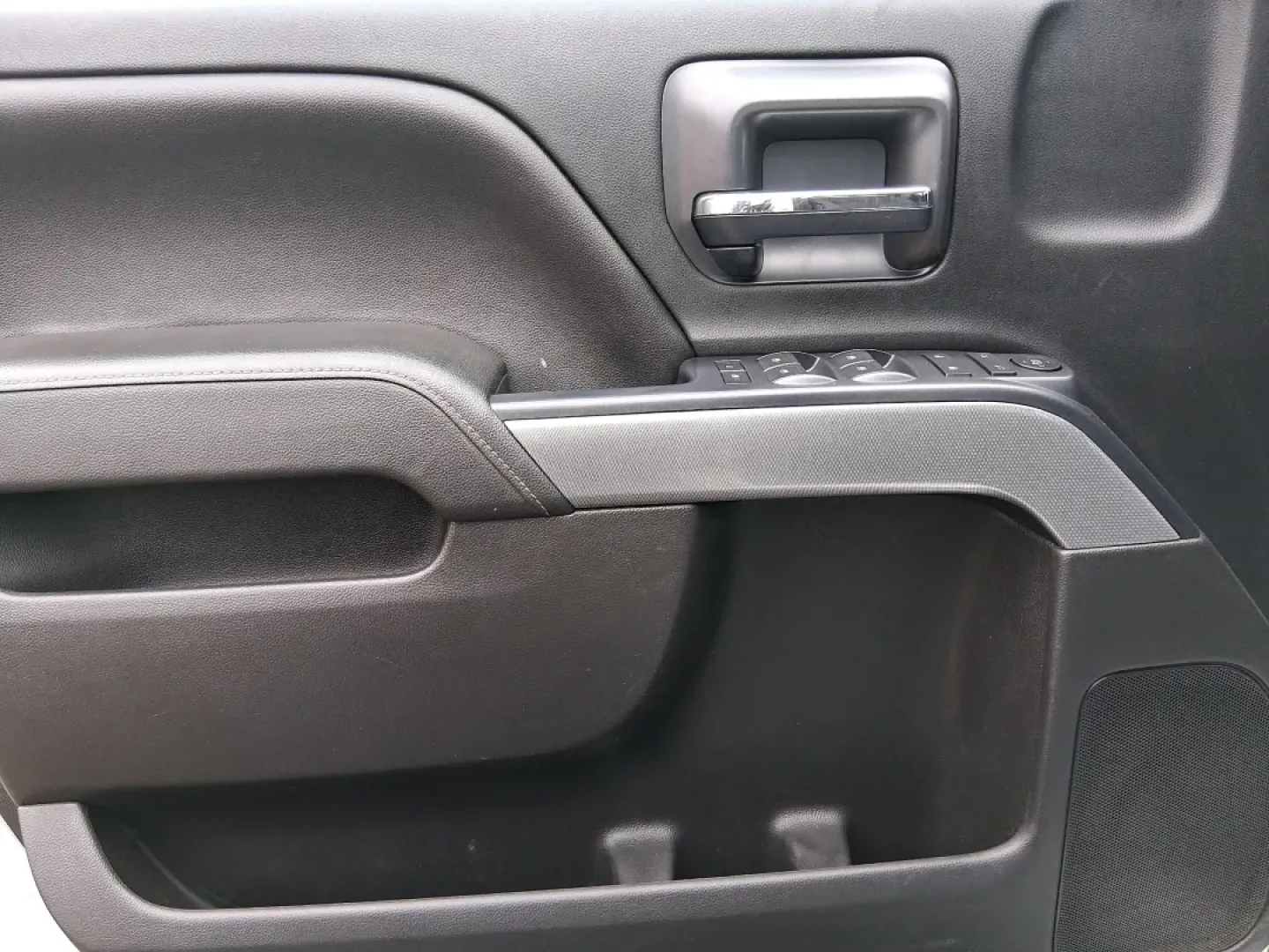 2015 Silver Chevrolet Silverado 1500 LT Double Cab 4WD (1GCVKREC6FZ) with an 5.3L V8 OHV 16V engine, 6-Speed Automatic transmission, located at 1951 S Dayton Lakeview Rd., New Carlisle, OH, 45344, (937) 908-9800, 39.890999, -84.050255 - Picture your next weekend: you've got a project list to tackle, a trailer to hook up, and a quick escape planned after work-maybe a run out toward Springfield or a backroad cruise near the Mad River. If you need a truck that fits real life in Clark County, this **2015 Chevrolet Silverado 1500 LT Dou - Photo#18