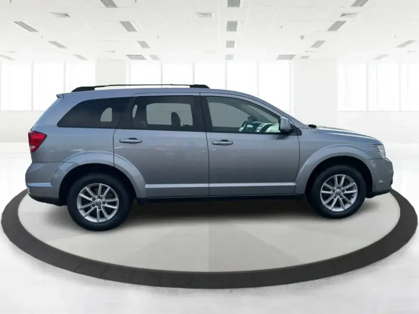 2015 Billet Silver Metallic CC Dodge Journey SXT (3C4PDCBG3FT) with an 3.6L V6 DOHC 24V engine, 6-Speed Automatic transmission, located at 1099 N County Rd 25A , Troy, OH, 45373, (937) 908-9800, 40.057079, -84.212883 - Pack up the kids, cue up a road-trip playlist, and point the GPS toward your next weekend getaway-this 2015 Dodge Journey SXT is the kind of roomy, comfortable SUV that fits real life in West Central Ohio. Whether you're commuting up I75, running errands along N County Rd 25A, or heading toward down- Photo#1