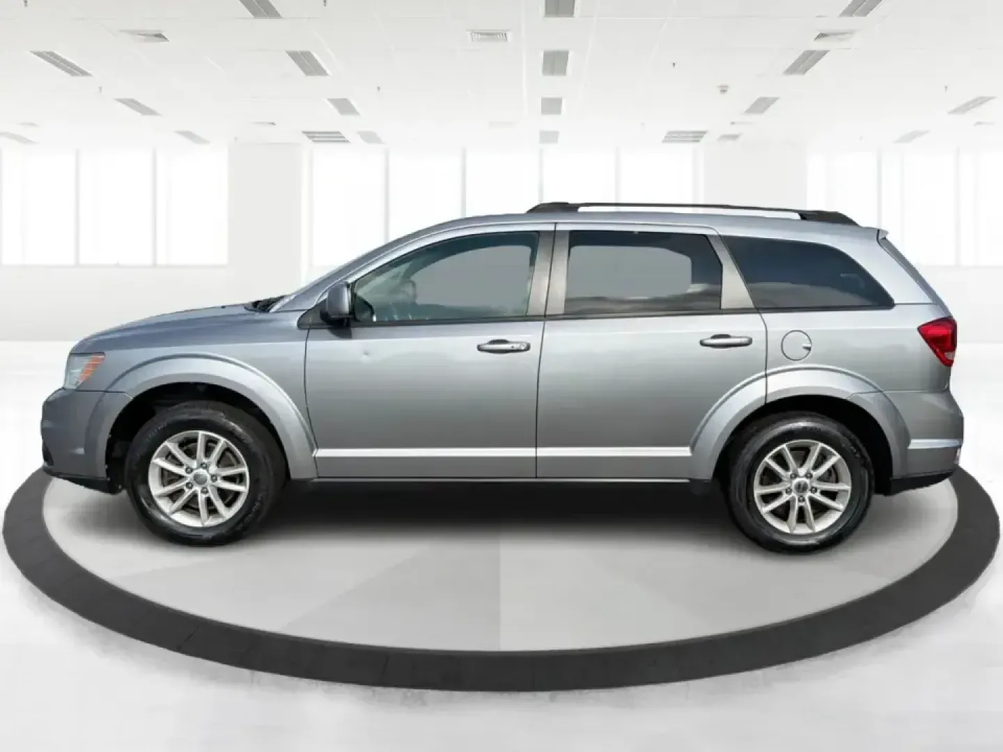 2015 Billet Silver Metallic CC Dodge Journey SXT (3C4PDCBG3FT) with an 3.6L V6 DOHC 24V engine, 6-Speed Automatic transmission, located at 1099 N County Rd 25A , Troy, OH, 45373, (937) 908-9800, 40.057079, -84.212883 - Pack up the kids, cue up a road-trip playlist, and point the GPS toward your next weekend getaway-this 2015 Dodge Journey SXT is the kind of roomy, comfortable SUV that fits real life in West Central Ohio. Whether you're commuting up I75, running errands along N County Rd 25A, or heading toward down- Photo#5