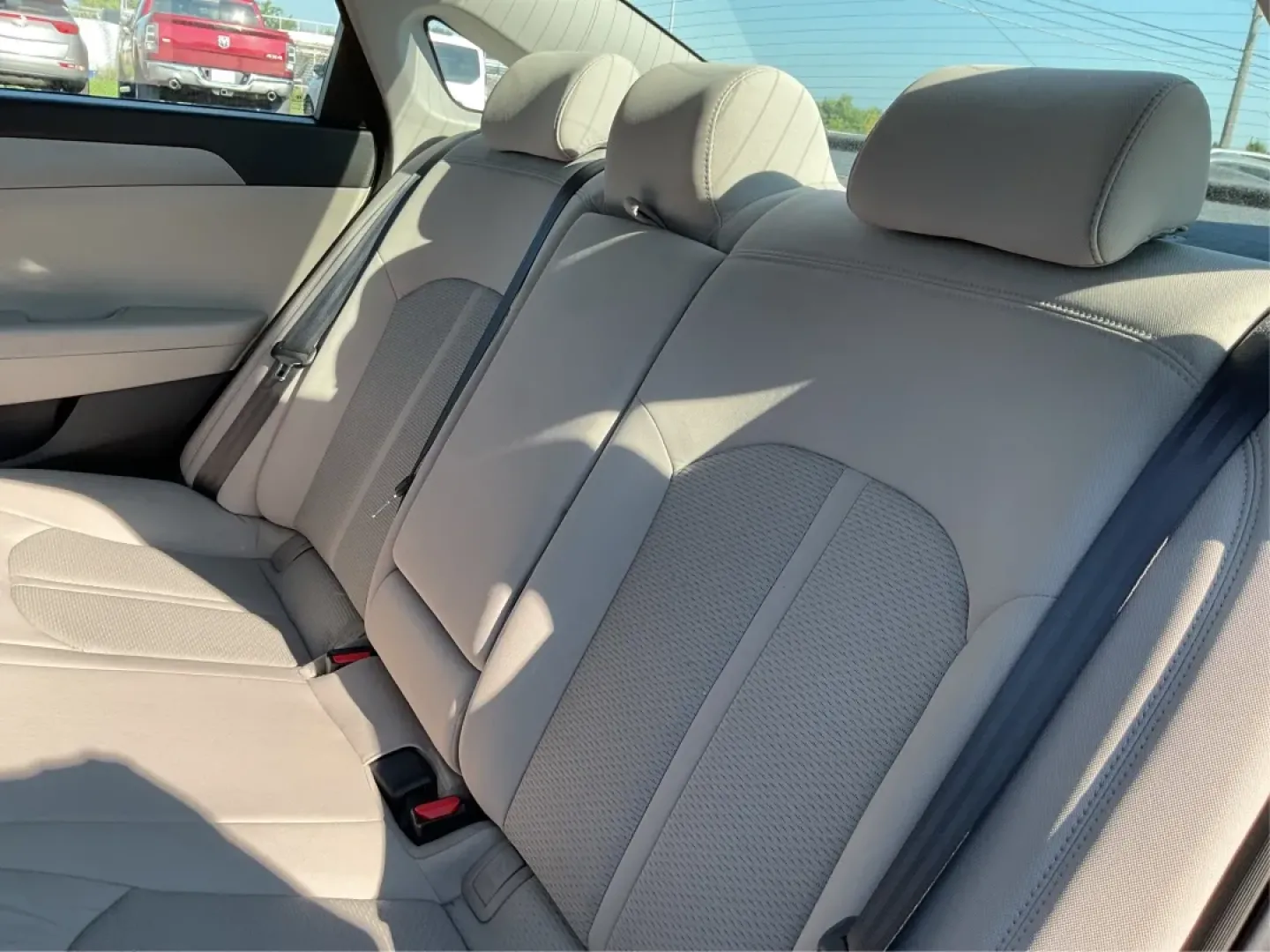 2015 Hyundai Sonata SE (5NPE24AFXFH) with an 2.4L I-4 gasoline direct injection engine, located at 1099 N County Rd 25A , Troy, OH, 45373, (937) 908-9800, 40.057079, -84.212883 - Discover the perfect balance of style, comfort, and reliability with the 2015 Hyundai Sonata SE, available now at Advantage Car and Credit in Fairborn, OH. Whether you're commuting to work, running errands in the nearby neighborhoods of Wright-Patterson Air Force Base, or heading out for a weekend a - Photo#10
