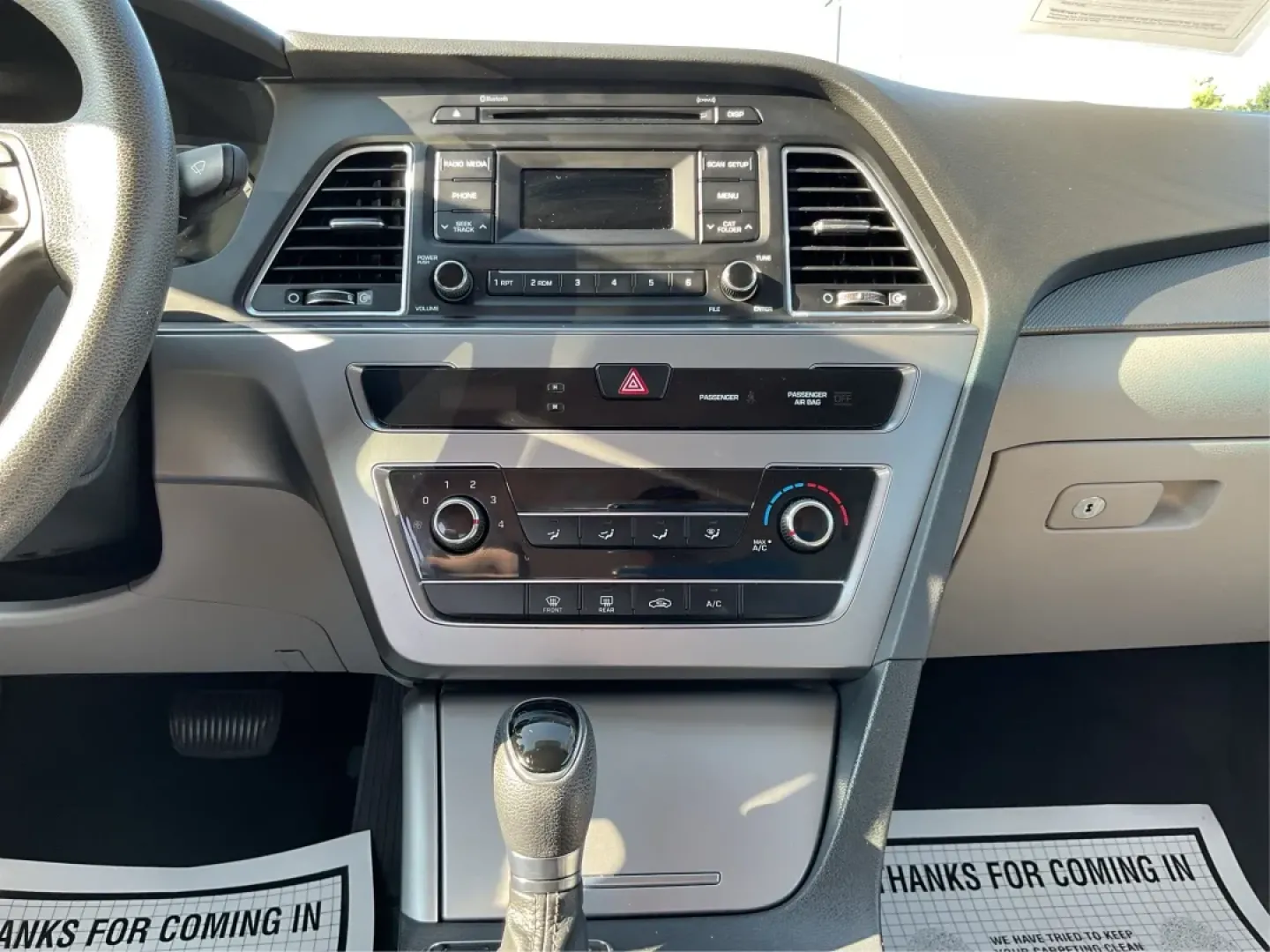 2015 Hyundai Sonata SE (5NPE24AFXFH) with an 2.4L I-4 gasoline direct injection engine, located at 1099 N County Rd 25A , Troy, OH, 45373, (937) 908-9800, 40.057079, -84.212883 - Discover the perfect balance of style, comfort, and reliability with the 2015 Hyundai Sonata SE, available now at Advantage Car and Credit in Fairborn, OH. Whether you're commuting to work, running errands in the nearby neighborhoods of Wright-Patterson Air Force Base, or heading out for a weekend a - Photo#13