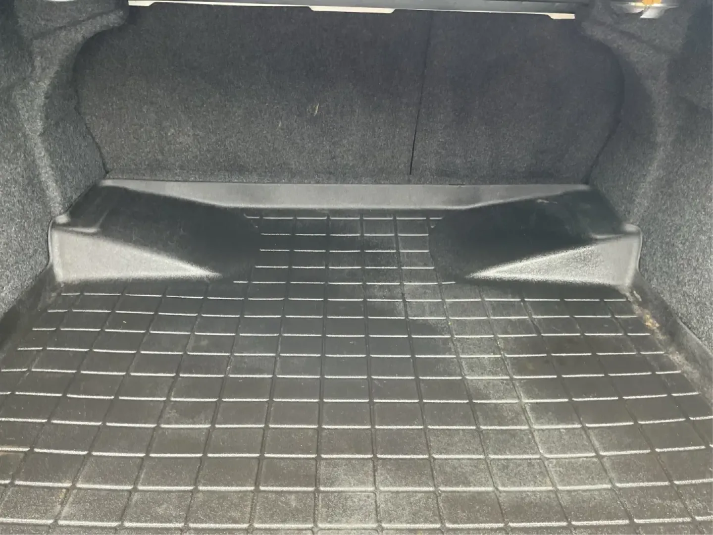 2015 Chevrolet Malibu 2LT (1G11D5SL9FF) with an ECOTEC 2.5L I-4 gasoline direct injection engine, located at 1099 N County Rd 25A , Troy, OH, 45373, (937) 908-9800, 40.057079, -84.212883 - Discover the perfect blend of style, performance, and affordability with the 2015 Chevrolet Malibu 2LT, available now at Advantage Car and Credit in Fairborn, OH. Whether you're commuting to work, ferrying the kids to school, or planning weekend getaways, this reliable sedan is designed to enhance y - Photo#12