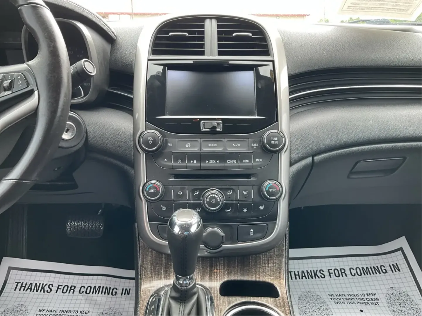 2015 Chevrolet Malibu 2LT (1G11D5SL9FF) with an ECOTEC 2.5L I-4 gasoline direct injection engine, located at 1099 N County Rd 25A , Troy, OH, 45373, (937) 908-9800, 40.057079, -84.212883 - Discover the perfect blend of style, performance, and affordability with the 2015 Chevrolet Malibu 2LT, available now at Advantage Car and Credit in Fairborn, OH. Whether you're commuting to work, ferrying the kids to school, or planning weekend getaways, this reliable sedan is designed to enhance y - Photo#13