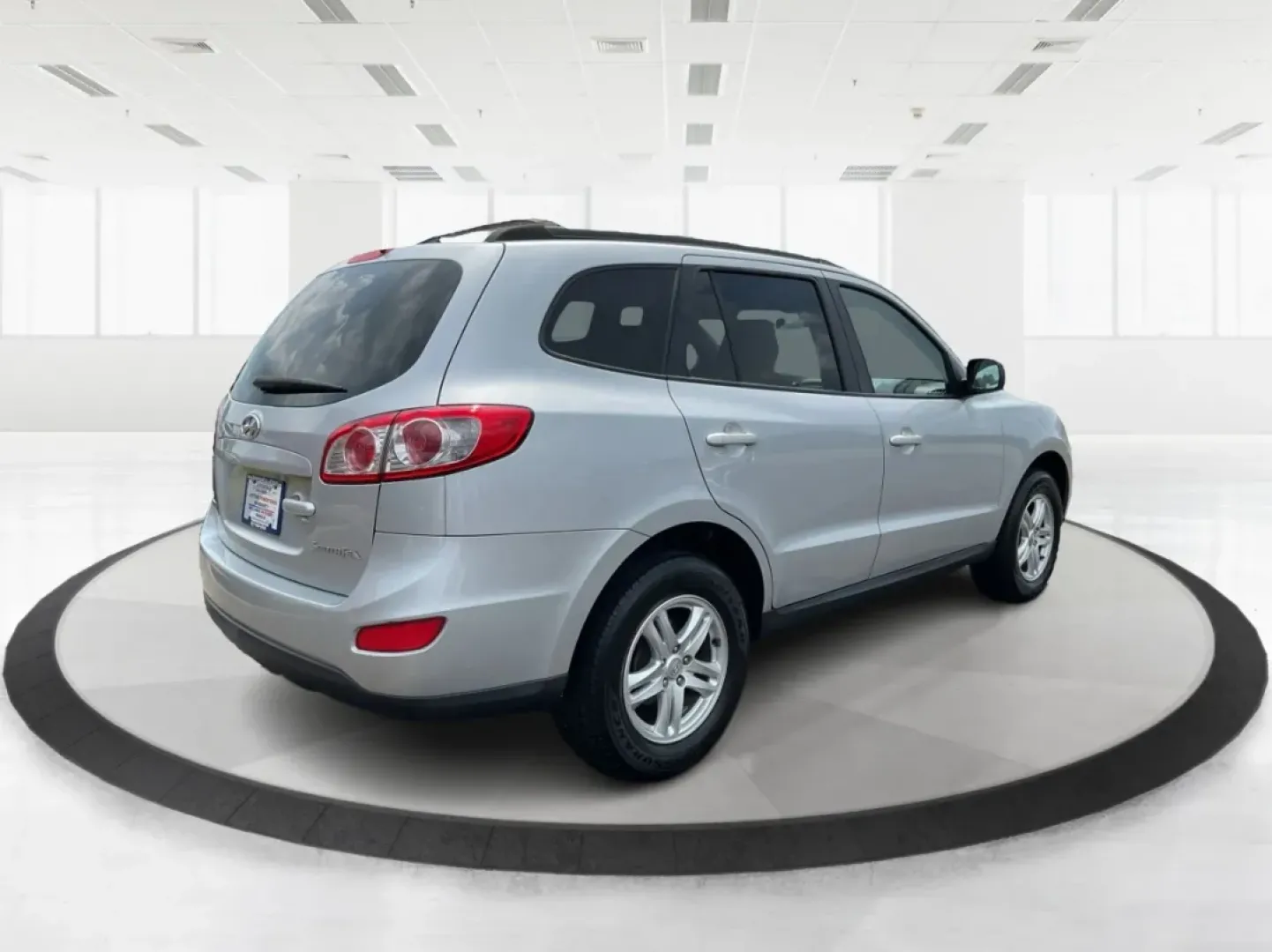 2010 Hyundai Santa Fe GLS (5NMSG3AB3AH) with an 2.4L I-4 DOHC engine, located at 1099 N County Rd 25A , Troy, OH, 45373, (937) 908-9800, 40.057079, -84.212883 - ### Discover Your Next Adventure with the 2010 Hyundai Santa Fe GLS at Advantage Car and Credit!<br /> <br /> Are you looking for a dependable vehicle that can comfortably accommodate your growing family or offer you a reliable partner for weekend adventures? Look no further than this stunning **201 - Photo#2