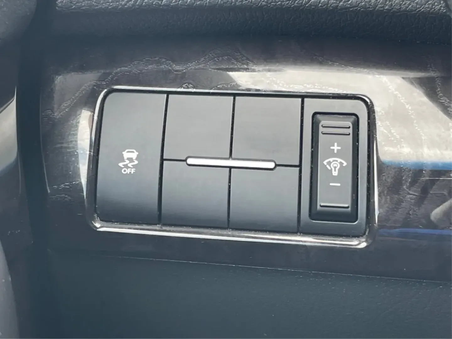 2015 Kia Sorento LX (5XYKT3A60FG) with an 2.4L I-4 gasoline direct injection engine, located at 8750 N County Rd 25A, Piqua, OH, 45356, (937) 908-9800, 40.164391, -84.232513 - ### Discover Adventure with the 2015 Kia Sorento LX - Your Perfect Family SUV!<br /> <br /> Are you seeking the ideal vehicle for weekend getaways or daily commutes? Look no further! The 2015 Kia Sorento LX is the perfect SUV for growing families and adventure-seekers alike. With its spacious interi - Photo#17