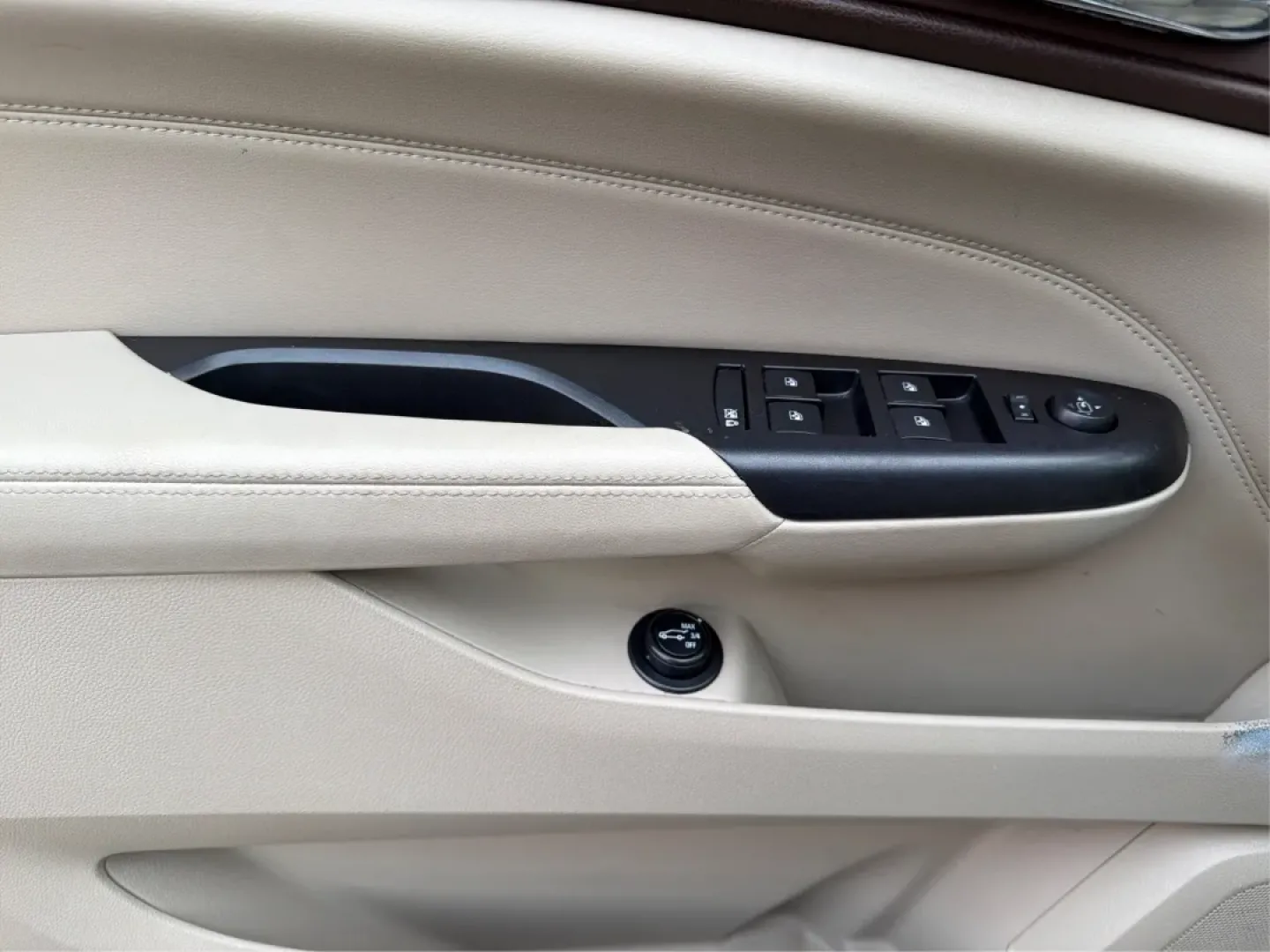 2013 White Cadillac SRX Luxury Collection (3GYFNCE32DS) with an 3.6L V6 DOHC 24V FFV engine, 6-Speed Automatic transmission, located at 401 Woodman Dr, Riverside, OH, 45431, (937) 908-9800, 39.760899, -84.123421 - ### Elevate Your Everyday with the 2013 Cadillac SRX Luxury Collection <br /> <br /> Are you searching for the perfect vehicle to enhance your family's lifestyle or your daily commute? Look no further than the stunning 2013 Cadillac SRX Luxury Collection, available now at Advantage Car and Credit in - Photo#18