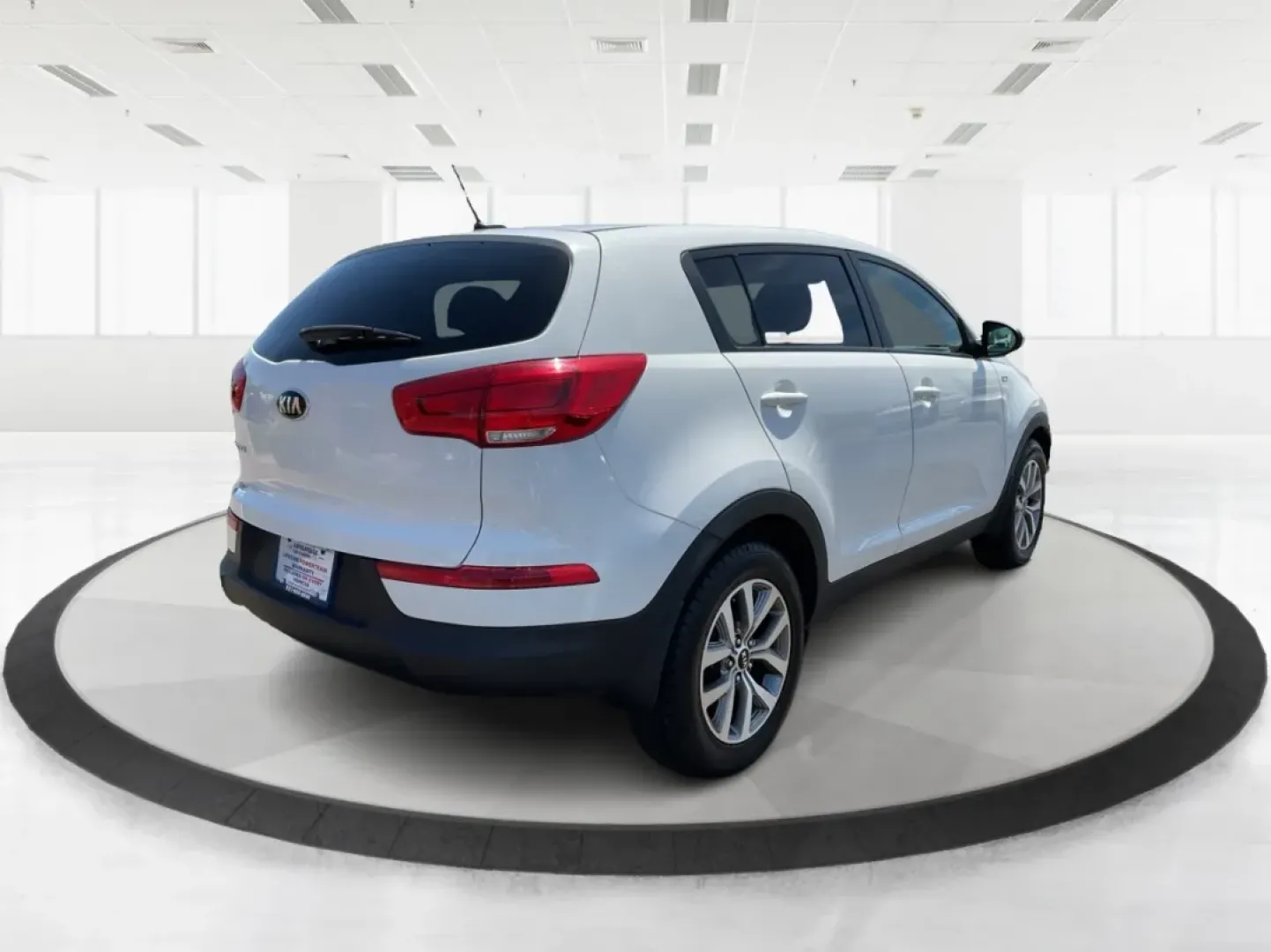 2015 Kia Sportage LX (KNDPBCAC7F7) with an Other engine, located at 1230 East Main St, Xenia, OH, 45385, (937) 908-9800, 39.688026, -83.910172 - **Explore the Open Road with the 2015 Kia Sportage LX Perfect for Your Next Adventure!**<br /> <br /> Imagine hitting the open road with your loved ones, whether it's a weekend getaway or a daily commute. The 2015 Kia Sportage LX, available at Advantage Car and Credit in Fairborn, OH, is the ideal - Photo#2