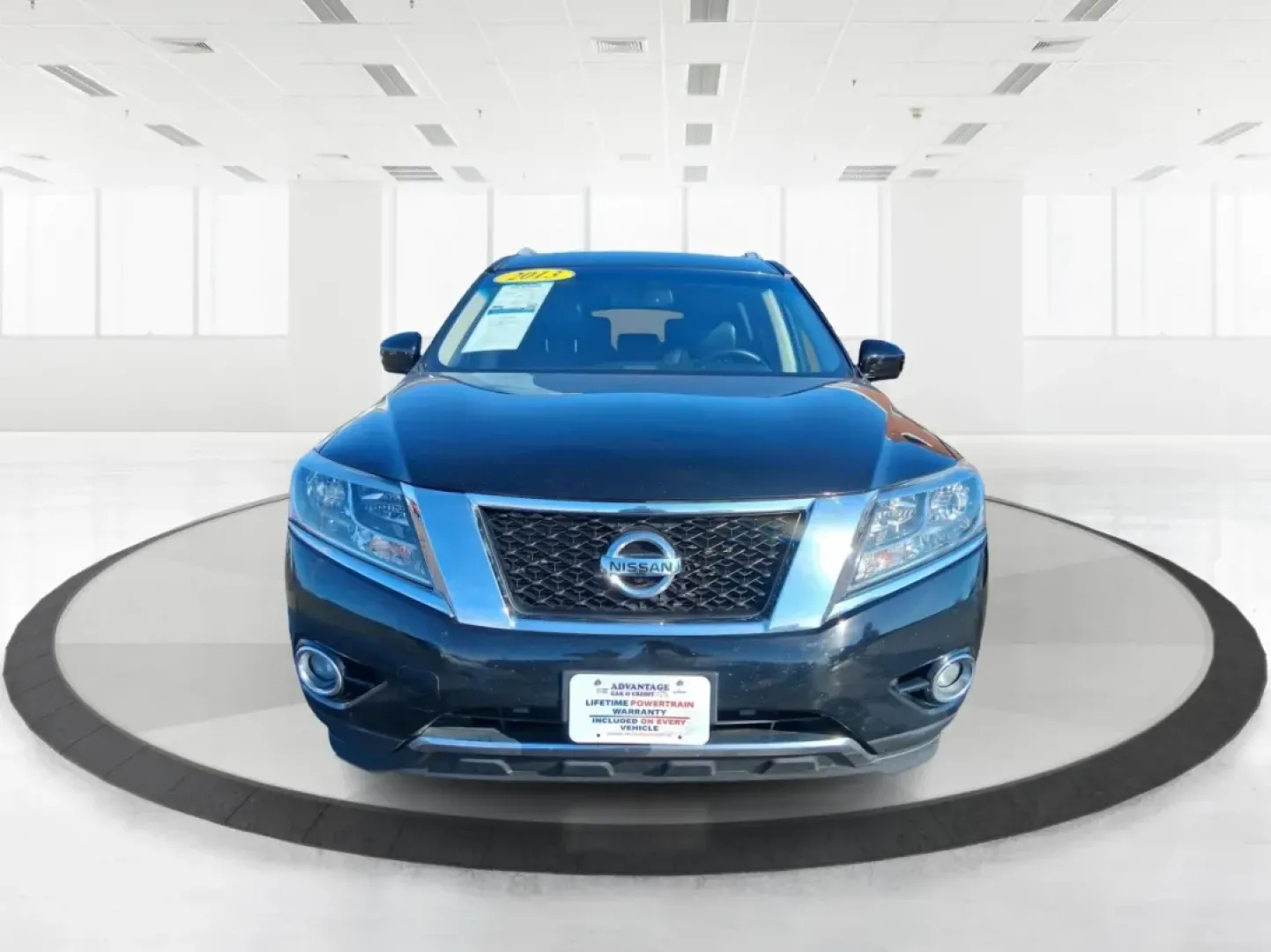 2013 Super Black Nissan Pathfinder Platinum 4WD (5N1AR2MMXDC) with an 3.5L V6 DOHC 24V engine, Continuously Variable Transmission transmission, located at 401 Woodman Dr, Riverside, OH, 45431, (937) 908-9800, 39.760899, -84.123421 - Picture your next weekend: the kids loaded up for a day at the National Museum of the U.S. Air Force, a cooler in the back for a picnic at Riverscape MetroPark, and plenty of room for friends or gear-without feeling cramped on I675 or Route 35. This 2013 Nissan Pathfinder Platinum 4WD is built for r - Photo#5