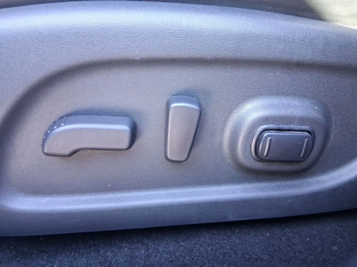 2013 Super Black Nissan Pathfinder Platinum 4WD (5N1AR2MMXDC) with an 3.5L V6 DOHC 24V engine, Continuously Variable Transmission transmission, located at 401 Woodman Dr, Riverside, OH, 45431, (937) 908-9800, 39.760899, -84.123421 - Picture your next weekend: the kids loaded up for a day at the National Museum of the U.S. Air Force, a cooler in the back for a picnic at Riverscape MetroPark, and plenty of room for friends or gear-without feeling cramped on I675 or Route 35. This 2013 Nissan Pathfinder Platinum 4WD is built for r - Photo#16