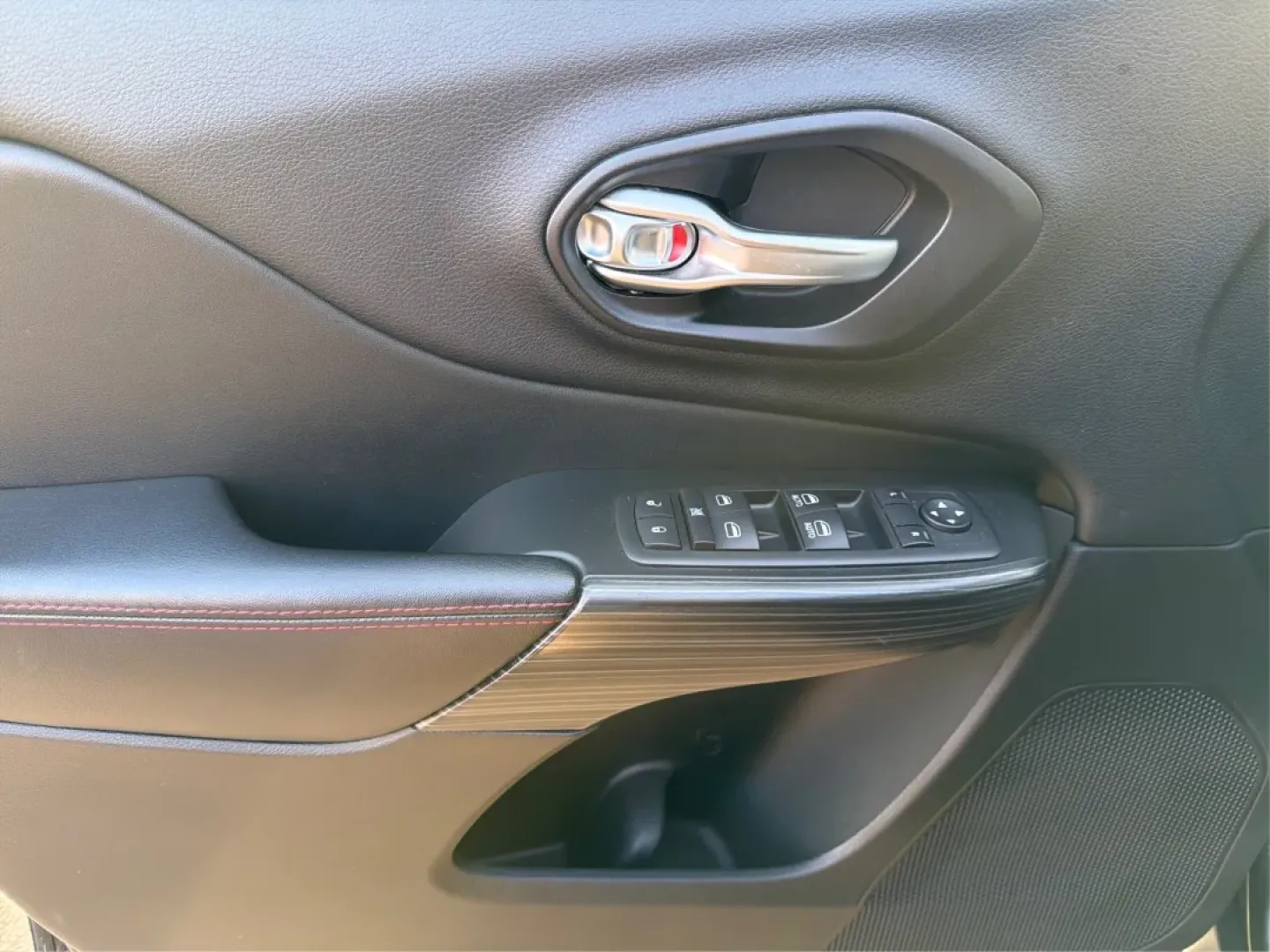 2014 Brilliant Black Crystal P Jeep Cherokee Trailhawk 4WD (1C4PJMBS4EW) with an 3.2L V6 DOHC 24V engine, 9-Speed Automatic transmission, located at 4508 South Dixie Dr, Moraine, OH, 45439, (937) 908-9800, 39.689976, -84.218452 - **Explore New Horizons with the 2014 Jeep Cherokee Trailhawk Your Adventure Awaits!**<br /> <br /> Looking for a vehicle that can keep up with your adventurous spirit while still being suitable for everyday life? Look no further than the 2014 Jeep Cherokee Trailhawk! This capable crossover SUV is p - Photo#19