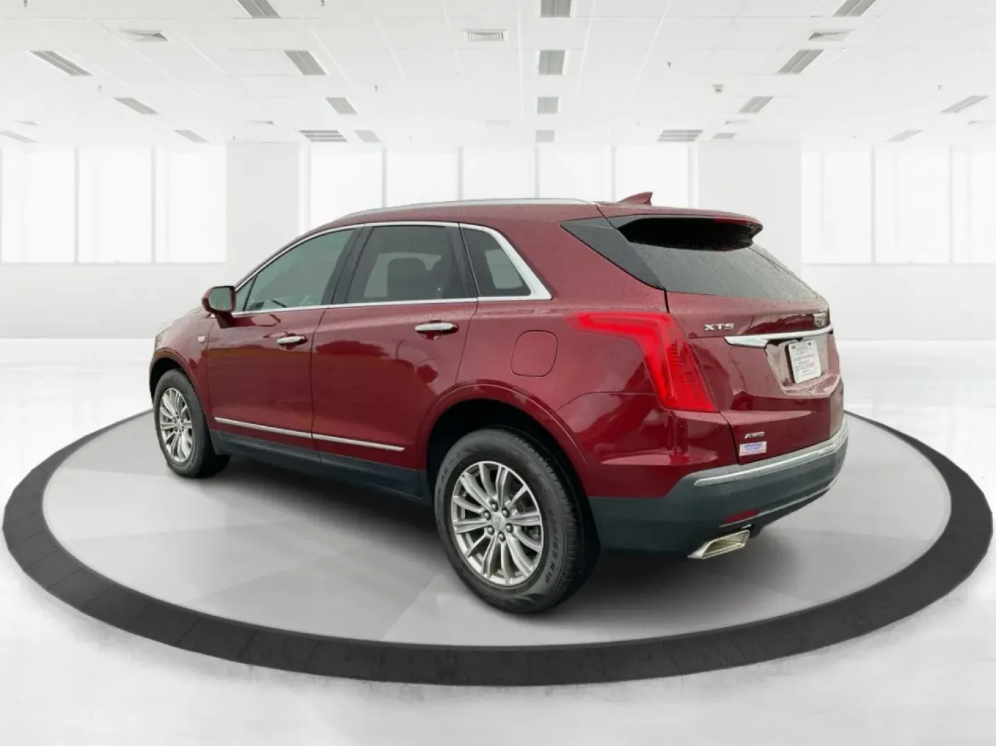 2017 Cadillac XT5 Luxury AWD (1GYKNDRS4HZ) with an 3.6L V6 DOHC 24V engine, 8-Speed Automatic transmission, located at 8750 N County Rd 25A, Piqua, OH, 45356, (937) 908-9800, 40.164391, -84.232513 - **Discover the Perfect Blend of Luxury and Functionality with the 2017 Cadillac XT5 at Jamestown Auto Sales!**<br /> <br /> Are you searching for a vehicle that seamlessly fits into your busy lifestyle while offering the luxurious comfort you deserve? Look no further than the 2017 Cadillac XT5 Luxur - Photo#4