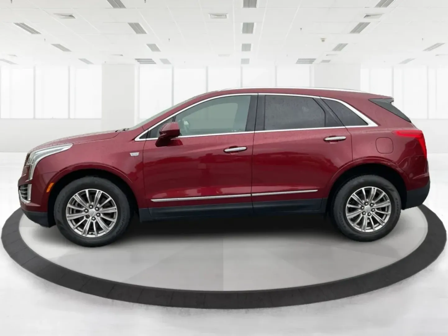 2017 Cadillac XT5 Luxury AWD (1GYKNDRS4HZ) with an 3.6L V6 DOHC 24V engine, 8-Speed Automatic transmission, located at 8750 N County Rd 25A, Piqua, OH, 45356, (937) 908-9800, 40.164391, -84.232513 - **Discover the Perfect Blend of Luxury and Functionality with the 2017 Cadillac XT5 at Jamestown Auto Sales!**<br /> <br /> Are you searching for a vehicle that seamlessly fits into your busy lifestyle while offering the luxurious comfort you deserve? Look no further than the 2017 Cadillac XT5 Luxur - Photo#5