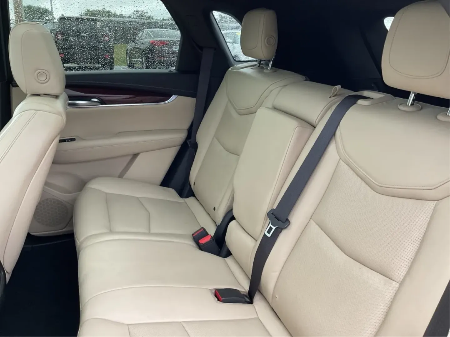 2017 Cadillac XT5 Luxury AWD (1GYKNDRS4HZ) with an 3.6L V6 DOHC 24V engine, 8-Speed Automatic transmission, located at 8750 N County Rd 25A, Piqua, OH, 45356, (937) 908-9800, 40.164391, -84.232513 - **Discover the Perfect Blend of Luxury and Functionality with the 2017 Cadillac XT5 at Jamestown Auto Sales!**<br /> <br /> Are you searching for a vehicle that seamlessly fits into your busy lifestyle while offering the luxurious comfort you deserve? Look no further than the 2017 Cadillac XT5 Luxur - Photo#10