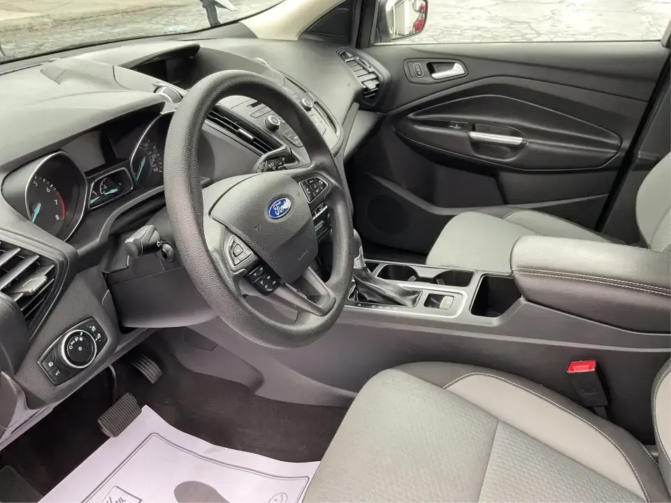 2017 Ford Escape SE (1FMCU9GD0HU) with an 1.5L L4 DOHC 16V engine, 6A transmission, located at 1230 East Main St, Xenia, OH, 45385, (937) 908-9800, 39.688026, -83.910172 - **Explore New Adventures with the 2017 Ford Escape SE - Your Perfect Companion for Every Journey!**<br /> <br /> Imagine embarking on spontaneous weekend getaways or daily commutes with absolute confidence and comfort. The 2017 Ford Escape SE, now available at Advantage Car and Credit in Fairborn, O - Photo#9