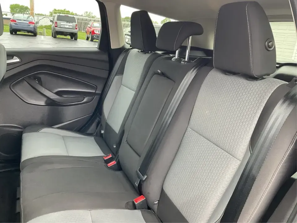 2017 Ford Escape SE (1FMCU9GD0HU) with an 1.5L L4 DOHC 16V engine, 6A transmission, located at 1230 East Main St, Xenia, OH, 45385, (937) 908-9800, 39.688026, -83.910172 - **Explore New Adventures with the 2017 Ford Escape SE - Your Perfect Companion for Every Journey!**<br /> <br /> Imagine embarking on spontaneous weekend getaways or daily commutes with absolute confidence and comfort. The 2017 Ford Escape SE, now available at Advantage Car and Credit in Fairborn, O - Photo#10