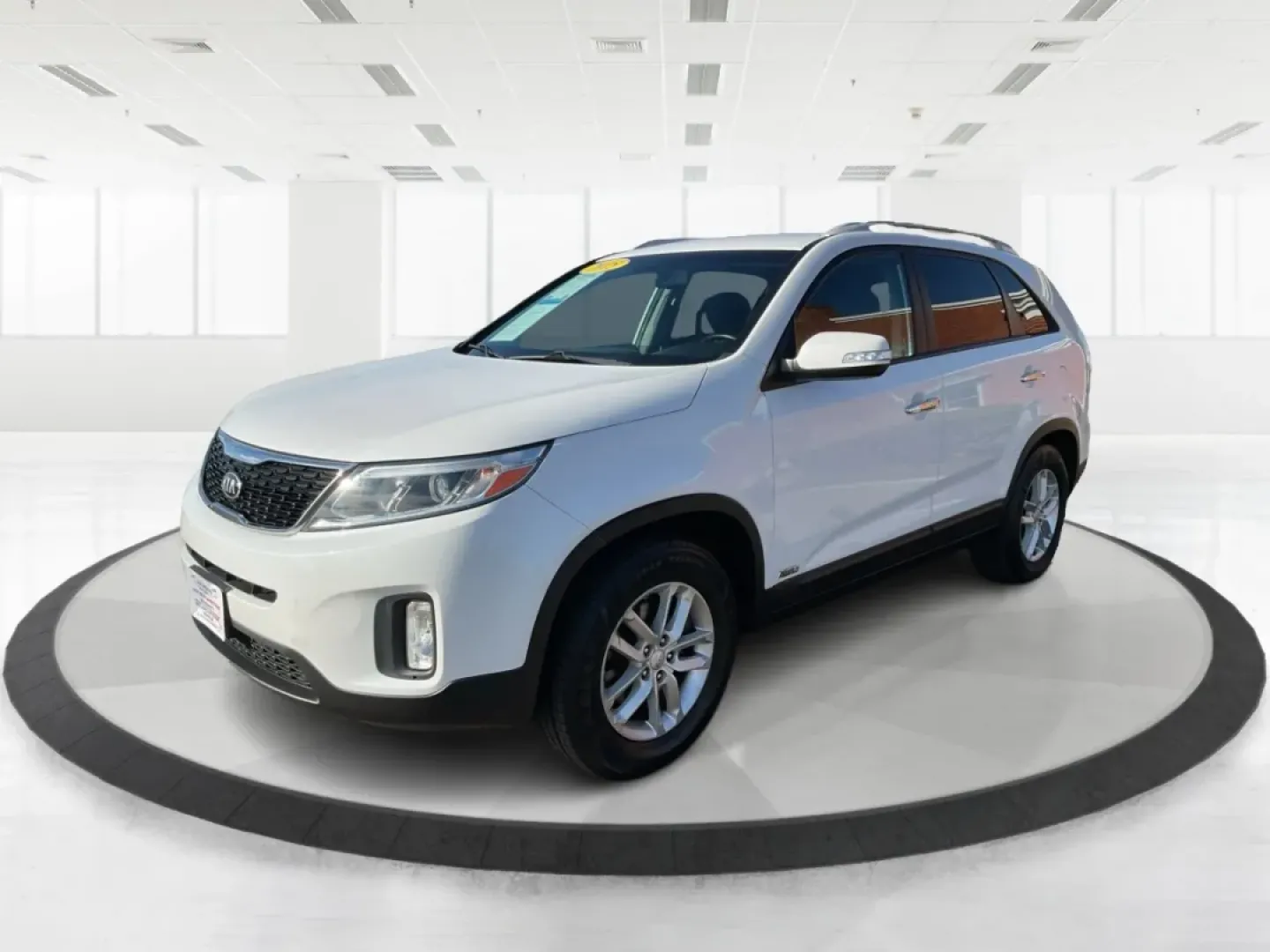 2015 Kia Sorento LX AWD (5XYKTDA64FG) with an 2.4L L4 DOHC 16V engine, 6-Speed Automatic transmission, located at 401 Woodman Dr, Riverside, OH, 45431, (937) 908-9800, 39.760899, -84.123421 - Are you ready for your next adventure? Whether it's a weekend getaway or the daily commute, the 2015 Kia Sorento LX AWD offers the perfect blend of comfort, versatility, and style. This spacious and well-equipped SUV is ideal for growing families, outdoor enthusiasts, or anyone seeking a reliable ve - Photo#7