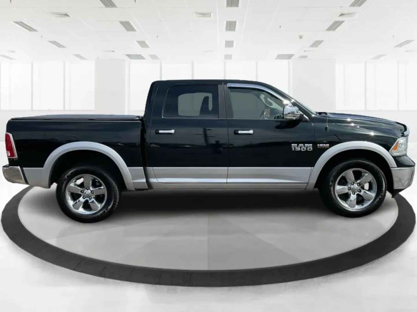 2015 Ram 1500 Laramie Crew Cab SWB 4WD (1C6RR7NT7FS) with an 5.7L V8 OHV 16V engine, 8-Speed Automatic transmission, located at 1951 S Dayton Lakeview Rd., New Carlisle, OH, 45344, (937) 908-9800, 39.890999, -84.050255 - **Unlock Your Weekend Adventures with the 2015 Ram 1500 Laramie Crew Cab 4WD at Jamestown Auto Sales!**<br /> <br /> Are you ready to elevate your lifestyle with a vehicle that combines power, comfort, and versatility? Look no further than this 2015 Ram 1500 Laramie Crew Cab SWB, the ultimate truck - Photo#1