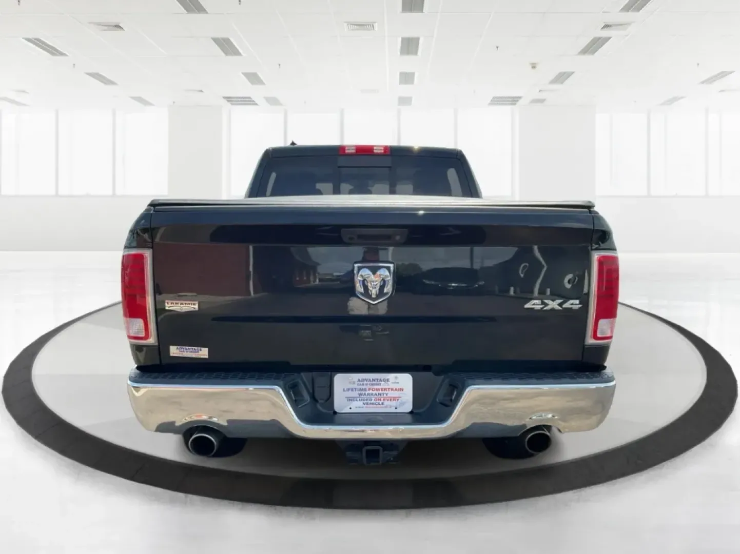 2015 Ram 1500 Laramie Crew Cab SWB 4WD (1C6RR7NT7FS) with an 5.7L V8 OHV 16V engine, 8-Speed Automatic transmission, located at 1951 S Dayton Lakeview Rd., New Carlisle, OH, 45344, (937) 908-9800, 39.890999, -84.050255 - **Unlock Your Weekend Adventures with the 2015 Ram 1500 Laramie Crew Cab 4WD at Jamestown Auto Sales!**<br /> <br /> Are you ready to elevate your lifestyle with a vehicle that combines power, comfort, and versatility? Look no further than this 2015 Ram 1500 Laramie Crew Cab SWB, the ultimate truck - Photo#3
