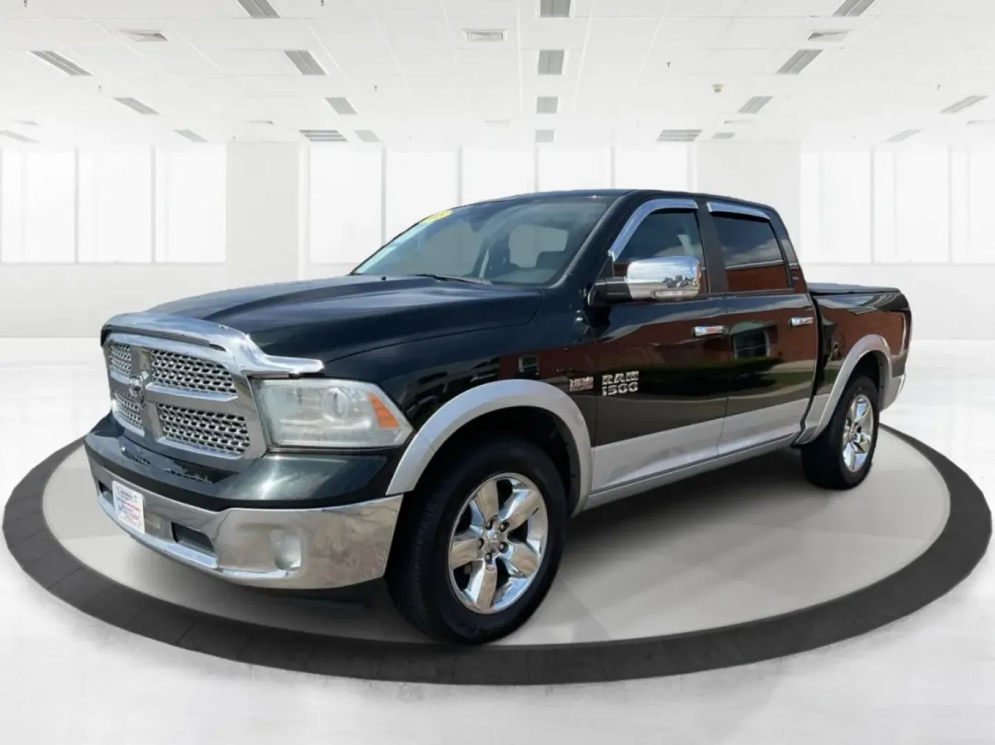 2015 Ram 1500 Laramie Crew Cab SWB 4WD (1C6RR7NT7FS) with an 5.7L V8 OHV 16V engine, 8-Speed Automatic transmission, located at 1951 S Dayton Lakeview Rd., New Carlisle, OH, 45344, (937) 908-9800, 39.890999, -84.050255 - **Unlock Your Weekend Adventures with the 2015 Ram 1500 Laramie Crew Cab 4WD at Jamestown Auto Sales!**<br /> <br /> Are you ready to elevate your lifestyle with a vehicle that combines power, comfort, and versatility? Look no further than this 2015 Ram 1500 Laramie Crew Cab SWB, the ultimate truck - Photo#8
