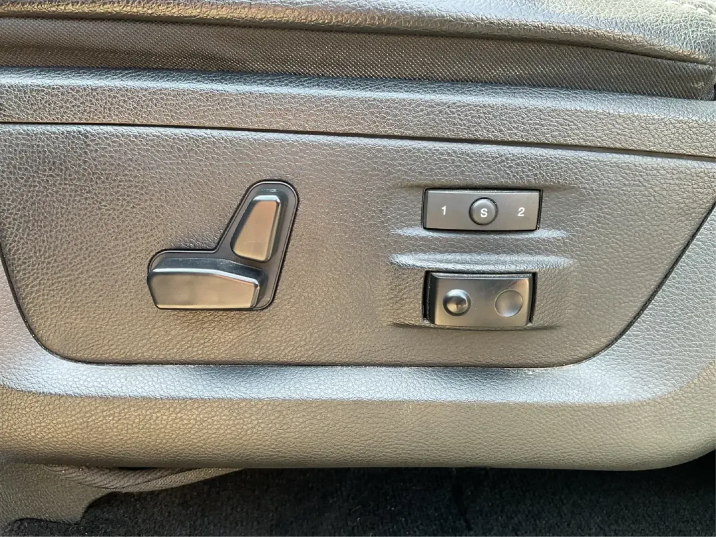2015 Ram 1500 Laramie Crew Cab SWB 4WD (1C6RR7NT7FS) with an 5.7L V8 OHV 16V engine, 8-Speed Automatic transmission, located at 1951 S Dayton Lakeview Rd., New Carlisle, OH, 45344, (937) 908-9800, 39.890999, -84.050255 - **Unlock Your Weekend Adventures with the 2015 Ram 1500 Laramie Crew Cab 4WD at Jamestown Auto Sales!**<br /> <br /> Are you ready to elevate your lifestyle with a vehicle that combines power, comfort, and versatility? Look no further than this 2015 Ram 1500 Laramie Crew Cab SWB, the ultimate truck - Photo#18