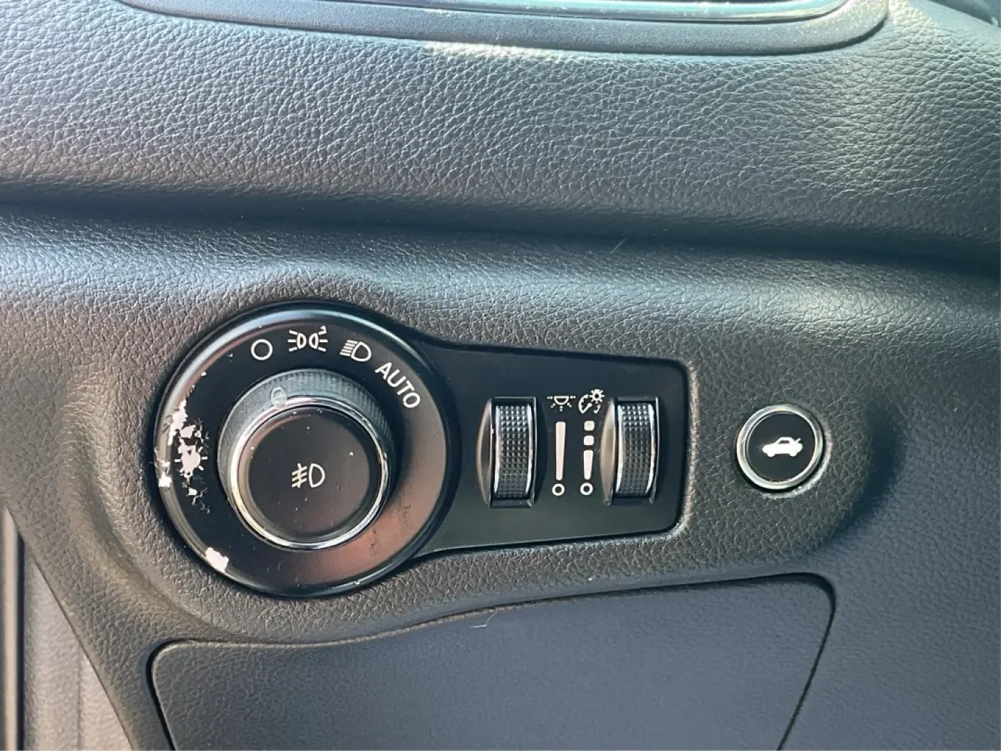 2015 Chrysler 200 S (1C3CCCBB2FN) with an Other engine, located at 401 Woodman Dr, Riverside, OH, 45431, (937) 908-9800, 39.760899, -84.123421 - Discover the perfect blend of style, comfort, and reliability with this 2015 Chrysler 200 S, available now at Advantage Car and Credit in Fairborn, OH. Whether you're commuting to work, running errands, or embarking on weekend adventures, this sedan is designed to meet the needs of your active lifes - Photo#17
