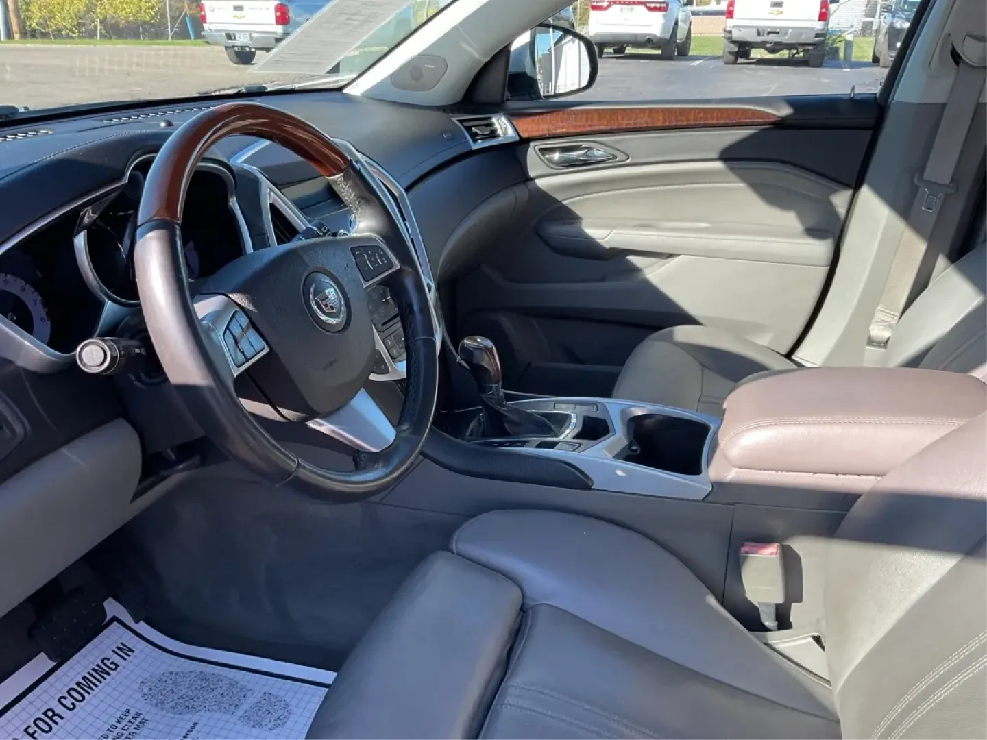 2010 Cadillac SRX Premium Collection AWD (3GYFNFEY7AS) with an 3.0L V6 DOHC 24V engine, 6-Speed Automatic transmission, located at 401 Woodman Dr, Riverside, OH, 45431, (937) 908-9800, 39.760899, -84.123421 - **Elevate Your Driving Experience with the 2010 Cadillac SRX Premium Collection AWD at Advantage Car and Credit - Riverside!**<br /> <br /> Are you searching for a vehicle that seamlessly combines style, comfort, and reliability for your daily adventures? Look no further than this stunning 2010 Cadi - Photo#9