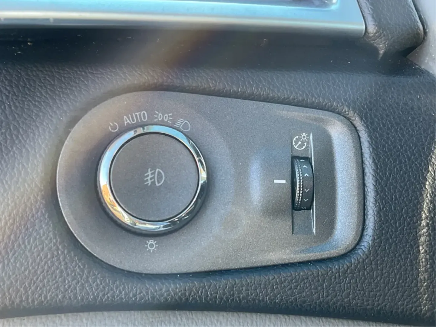 2010 Cadillac SRX Premium Collection AWD (3GYFNFEY7AS) with an 3.0L V6 DOHC 24V engine, 6-Speed Automatic transmission, located at 401 Woodman Dr, Riverside, OH, 45431, (937) 908-9800, 39.760899, -84.123421 - **Elevate Your Driving Experience with the 2010 Cadillac SRX Premium Collection AWD at Advantage Car and Credit - Riverside!**<br /> <br /> Are you searching for a vehicle that seamlessly combines style, comfort, and reliability for your daily adventures? Look no further than this stunning 2010 Cadi - Photo#17