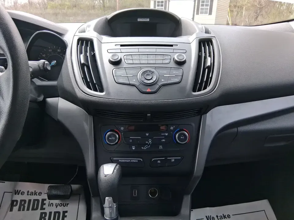 2017 Ford Escape SE 4WD (1FMCU9G93HU) with an 2.0L L4 DOHC 16V engine, 6-Speed Automatic transmission, located at 1230 East Main St, Xenia, OH, 45385, (937) 908-9800, 39.688026, -83.910172 - Discover the ultimate blend of comfort, capability, and style with the 2017 Ford Escape SE 4WD, a perfect companion for families on the go or adventurers seeking their next weekend thrill. With its spacious interior and robust features, this SUV is designed for those who lead an active lifestyle, ma - Photo#13