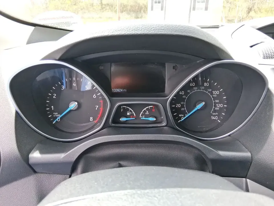 2017 Ford Escape SE 4WD (1FMCU9G93HU) with an 2.0L L4 DOHC 16V engine, 6-Speed Automatic transmission, located at 1230 East Main St, Xenia, OH, 45385, (937) 908-9800, 39.688026, -83.910172 - Discover the ultimate blend of comfort, capability, and style with the 2017 Ford Escape SE 4WD, a perfect companion for families on the go or adventurers seeking their next weekend thrill. With its spacious interior and robust features, this SUV is designed for those who lead an active lifestyle, ma - Photo#15