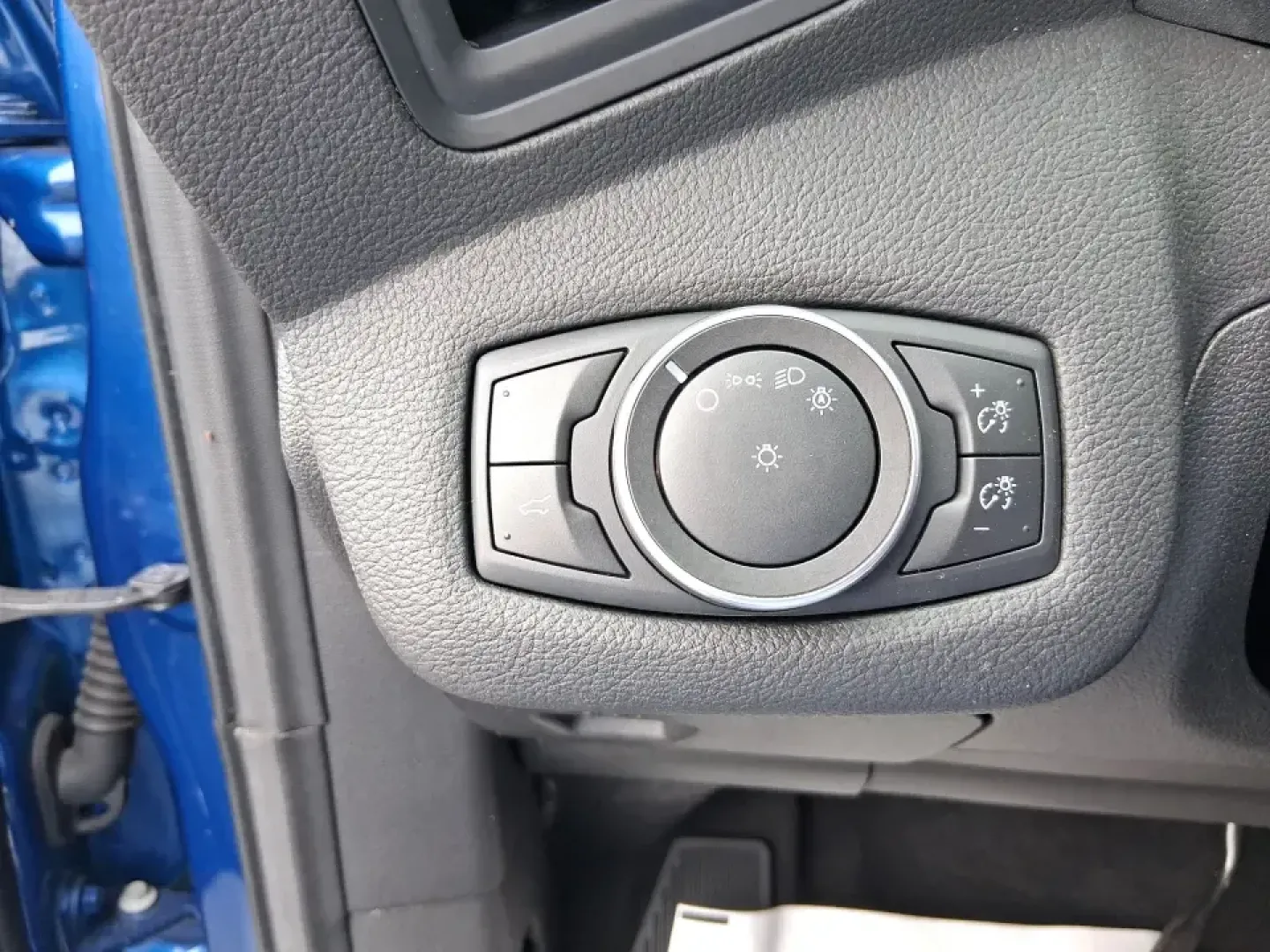 2017 Ford Escape SE 4WD (1FMCU9G93HU) with an 2.0L L4 DOHC 16V engine, 6-Speed Automatic transmission, located at 1099 N County Rd 25A , Troy, OH, 45373, (937) 908-9800, 40.057079, -84.212883 - Discover the ultimate blend of comfort, capability, and style with the 2017 Ford Escape SE 4WD, a perfect companion for families on the go or adventurers seeking their next weekend thrill. With its spacious interior and robust features, this SUV is designed for those who lead an active lifestyle, ma - Photo#17