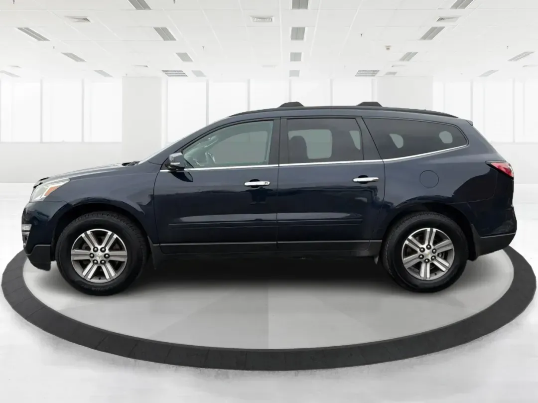 2017 Chevrolet Traverse 1LT AWD (1GNKVGKD7HJ) with an 3.6L V6 DOHC 24V engine, 6-Speed Automatic transmission, located at 8750 N County Rd 25A, Piqua, OH, 45356, (937) 908-9800, 40.164391, -84.232513 - **Discover Your Next Adventure with the 2017 Chevrolet Traverse at Advantage Car and Credit - Fairborn!**<br /> <br /> Are you ready to elevate your family road trips or weekend getaways? The 2017 Chevrolet Traverse, available now at Advantage Car and Credit - Fairborn, is the perfect companion for - Photo#5