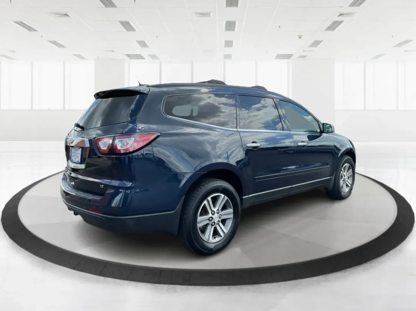 2017 Chevrolet Traverse 1LT AWD (1GNKVGKD7HJ) with an 3.6L V6 DOHC 24V engine, 6-Speed Automatic transmission, located at 1184 Kauffman Ave, Fairborn, OH, 45324, (937) 908-9800, 39.807072, -84.030914 - **Discover Your Next Adventure with the 2017 Chevrolet Traverse at Advantage Car and Credit - Fairborn!**<br /> <br /> Are you ready to elevate your family road trips or weekend getaways? The 2017 Chevrolet Traverse, available now at Advantage Car and Credit - Fairborn, is the perfect companion for - Photo#2